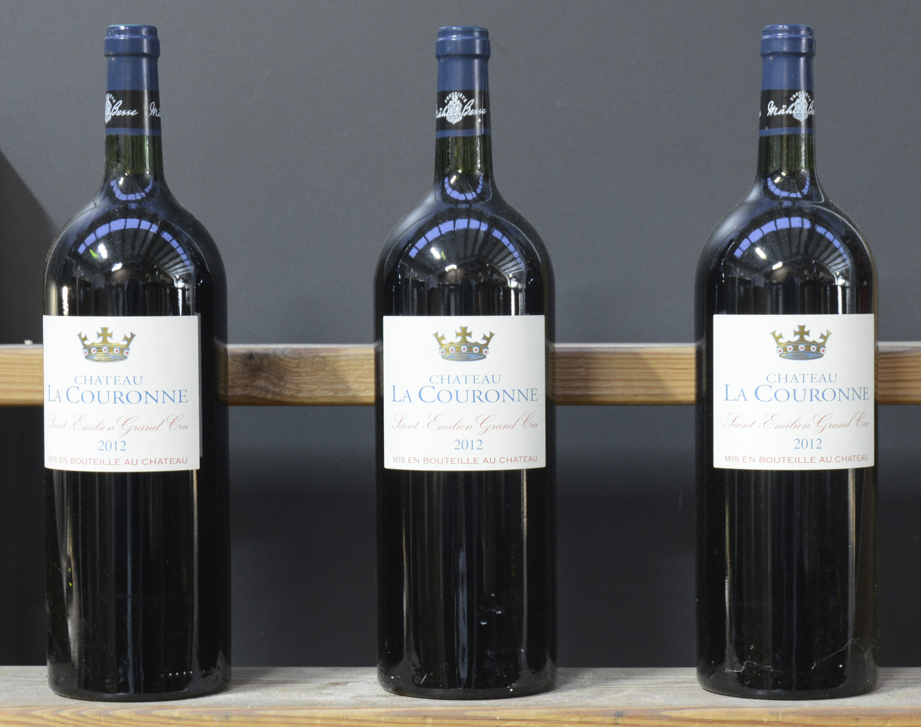 Ch. La Couronne A.C. St-Emilion grand cru M.C. 2012 aantal: 3 Mag Ch. La Couronne A.C. St-Emilion grand cru M.C. 2012 aantal: 3 Mag.