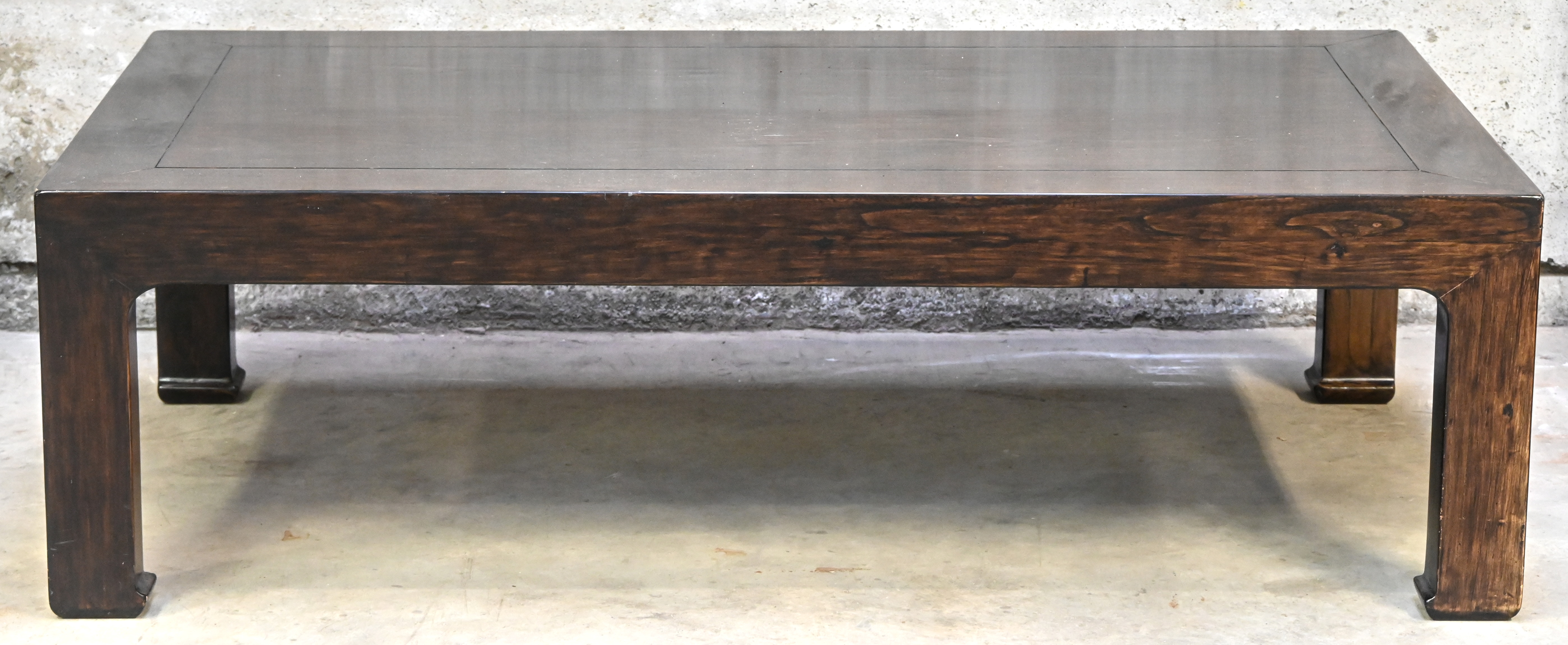 Een Chinese ‘dagbed’ zonder balustrade. 19e eeuw Een Chinese ‘dagbed’ zonder balustrade. 19e eeuw.