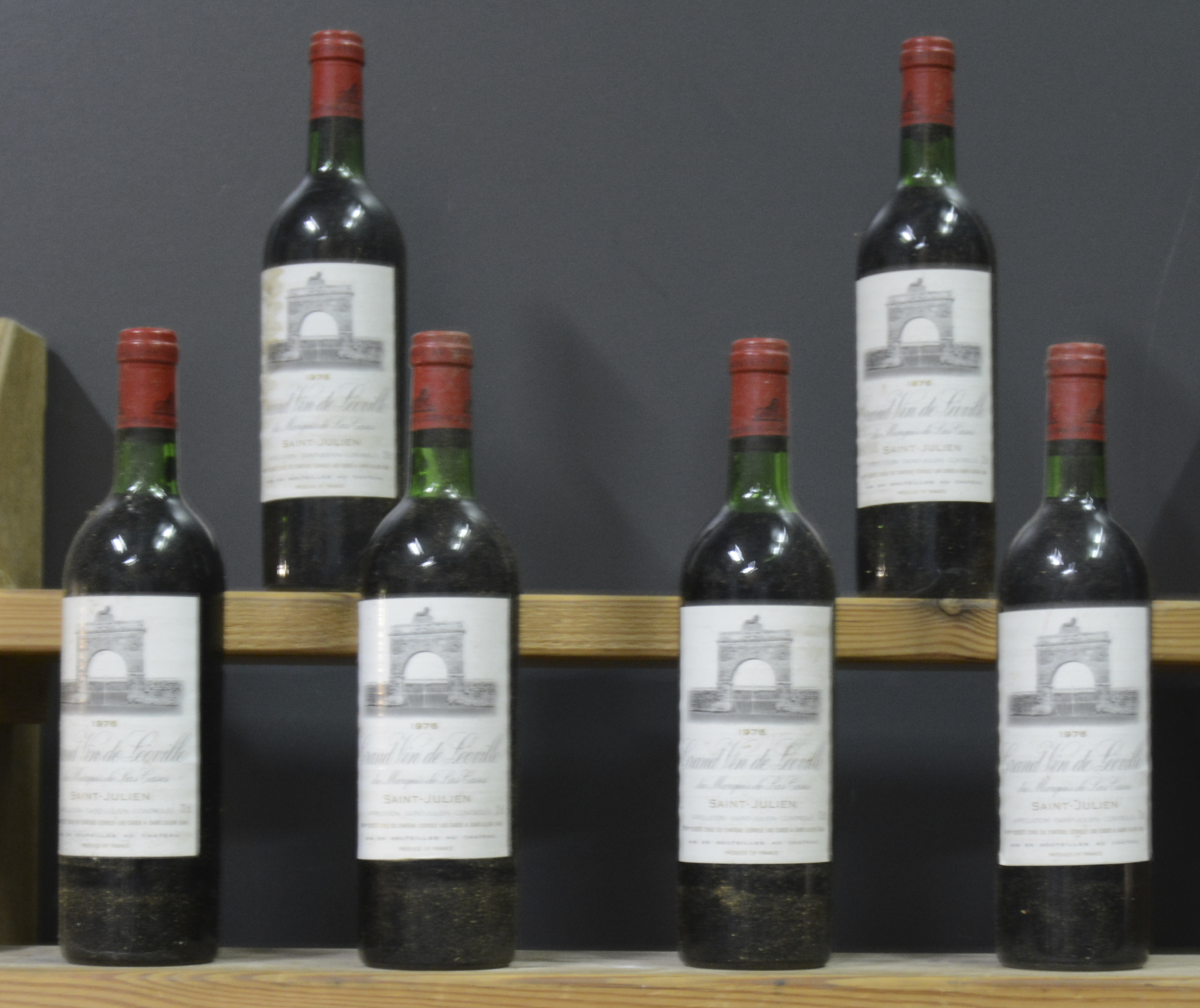 Ch. Leoville-Las-Cases A.C. St-Julien 2e grand cru classé M.C Ch. Leoville-Las-Cases A.C. St-Julien 2e grand cru classé M.C. 1975 aantal: 6 bt bn/vts