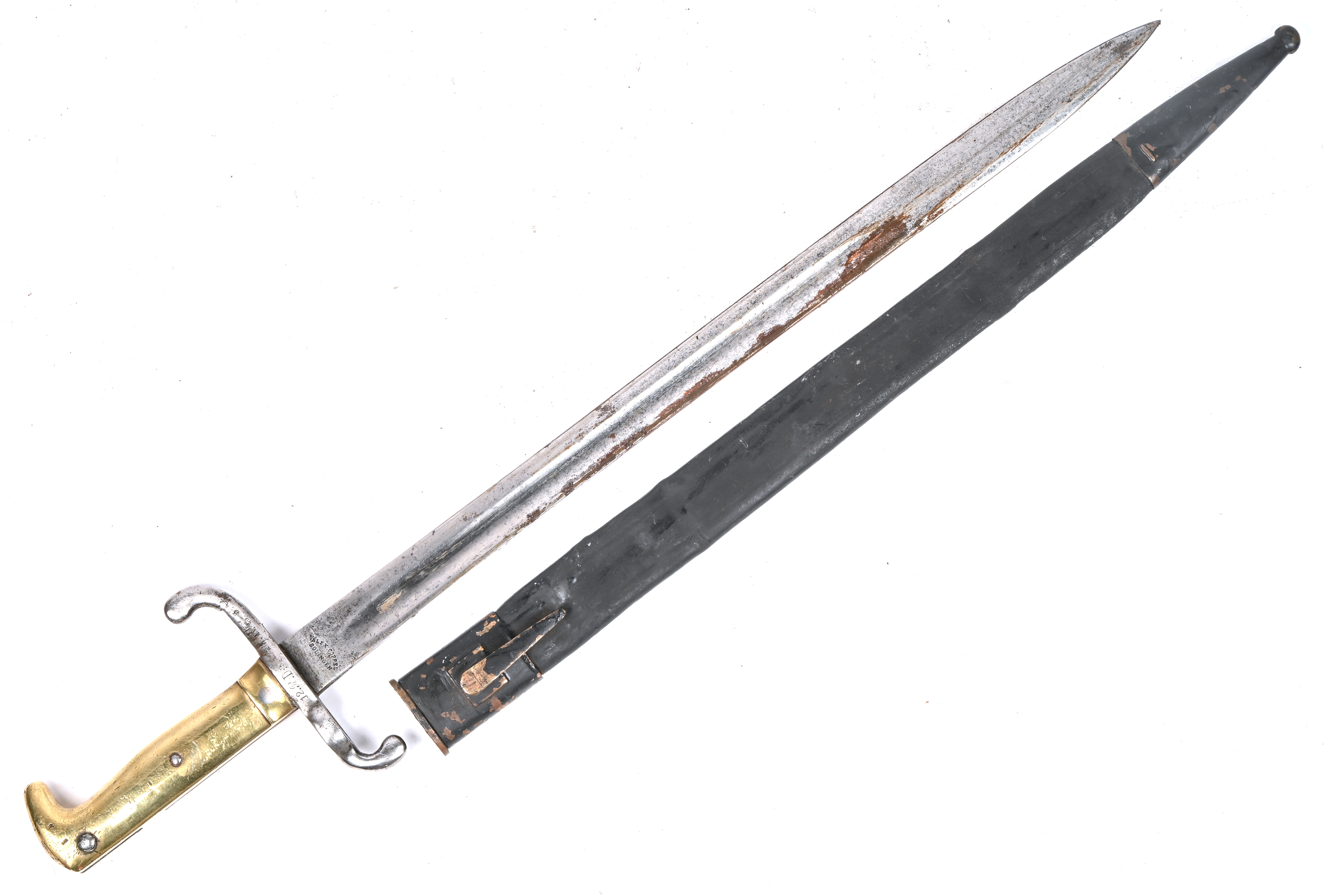 Een Duits/Pruisische Mauser bajonet, M1871. Gemerkt Alex Coppel Solingen. Met regimentsstempel 12 R. D. 5. Met schede Een Duits/Pruisische Mauser bajonet, M1871. Gemerkt Alex Coppel Solingen. Met regimentsstempel 12 R. D. 5. Met schede.