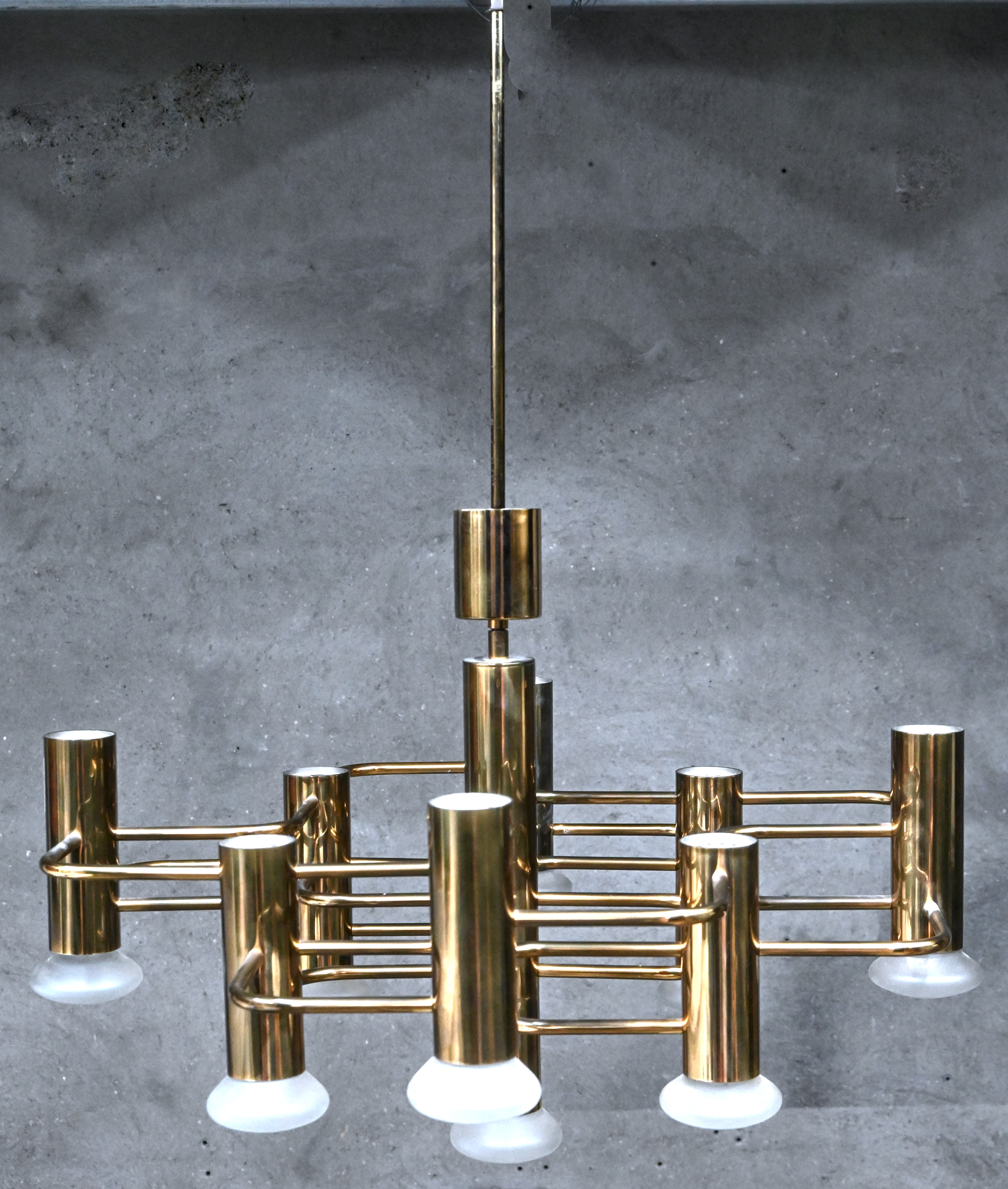 Een vintage luchter in messing, Gaetano Sciolari voor Boulanger. Circa 1970 Een vintage luchter in messing, Gaetano Sciolari voor Boulanger. Circa 1970.