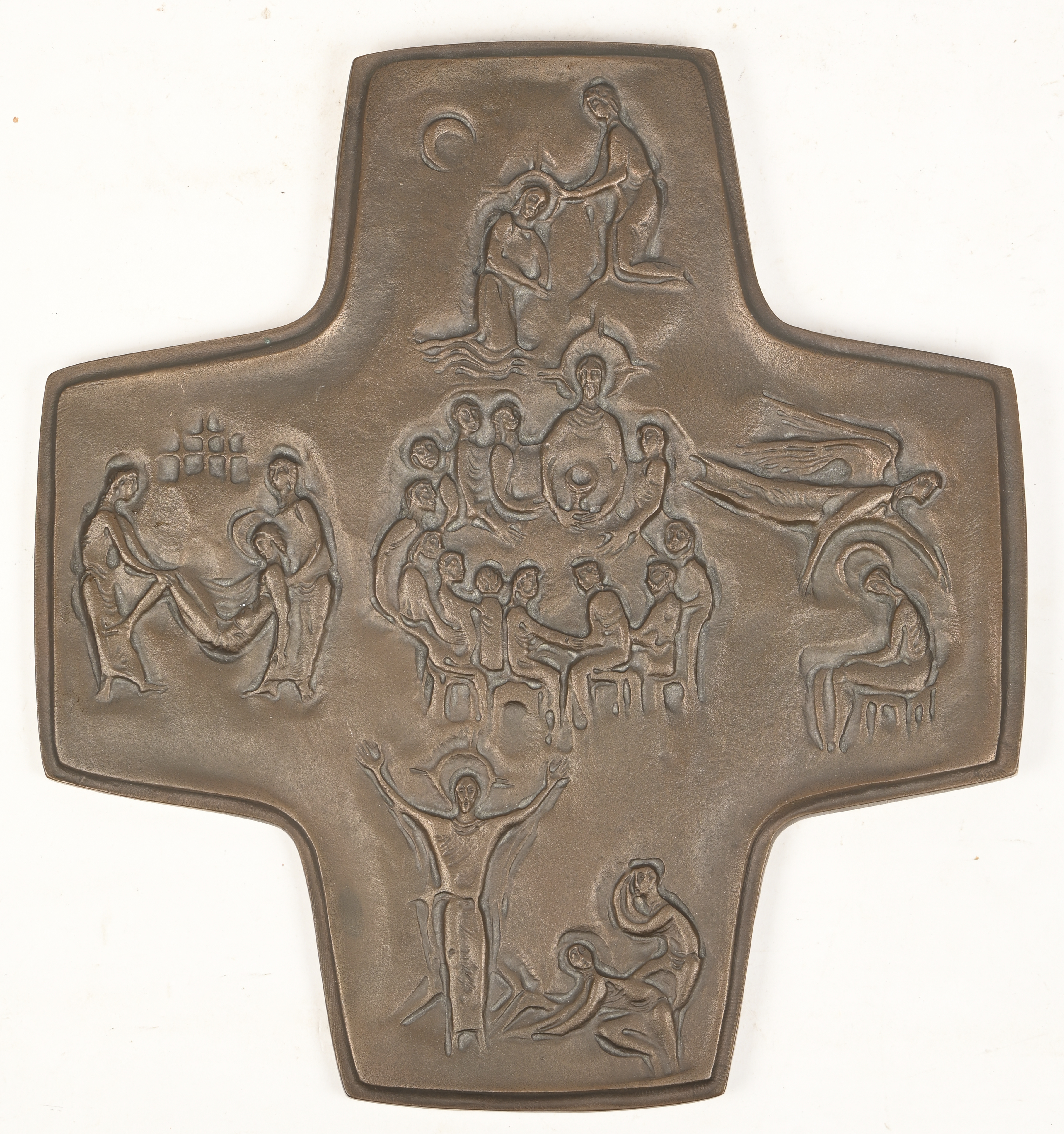 Een vintage kruisbeeld van brons, met bijbelse taferelen in basrelief. Met label ‘Echt Bronze Handarbeid’ Een vintage kruisbeeld van brons, met bijbelse taferelen in basrelief. Met label ‘Echt Bronze Handarbeid’.