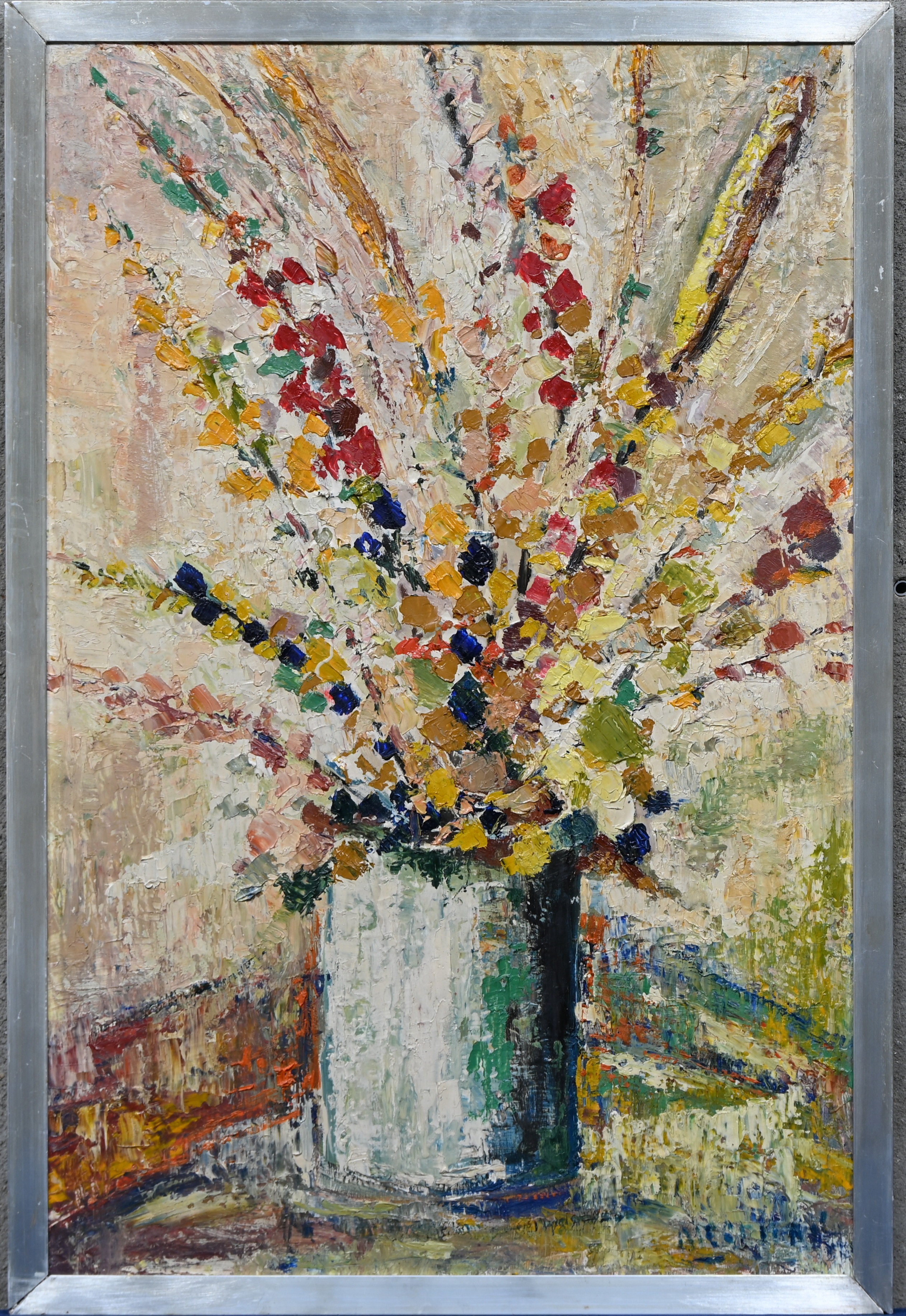 ‘Uitbundige bloemenvaas’, olieverf op paneel. Een expressionistisch werk, onleesbaar getekend ‘Uitbundige bloemenvaas’, olieverf op paneel. Een expressionistisch werk, onleesbaar getekend.