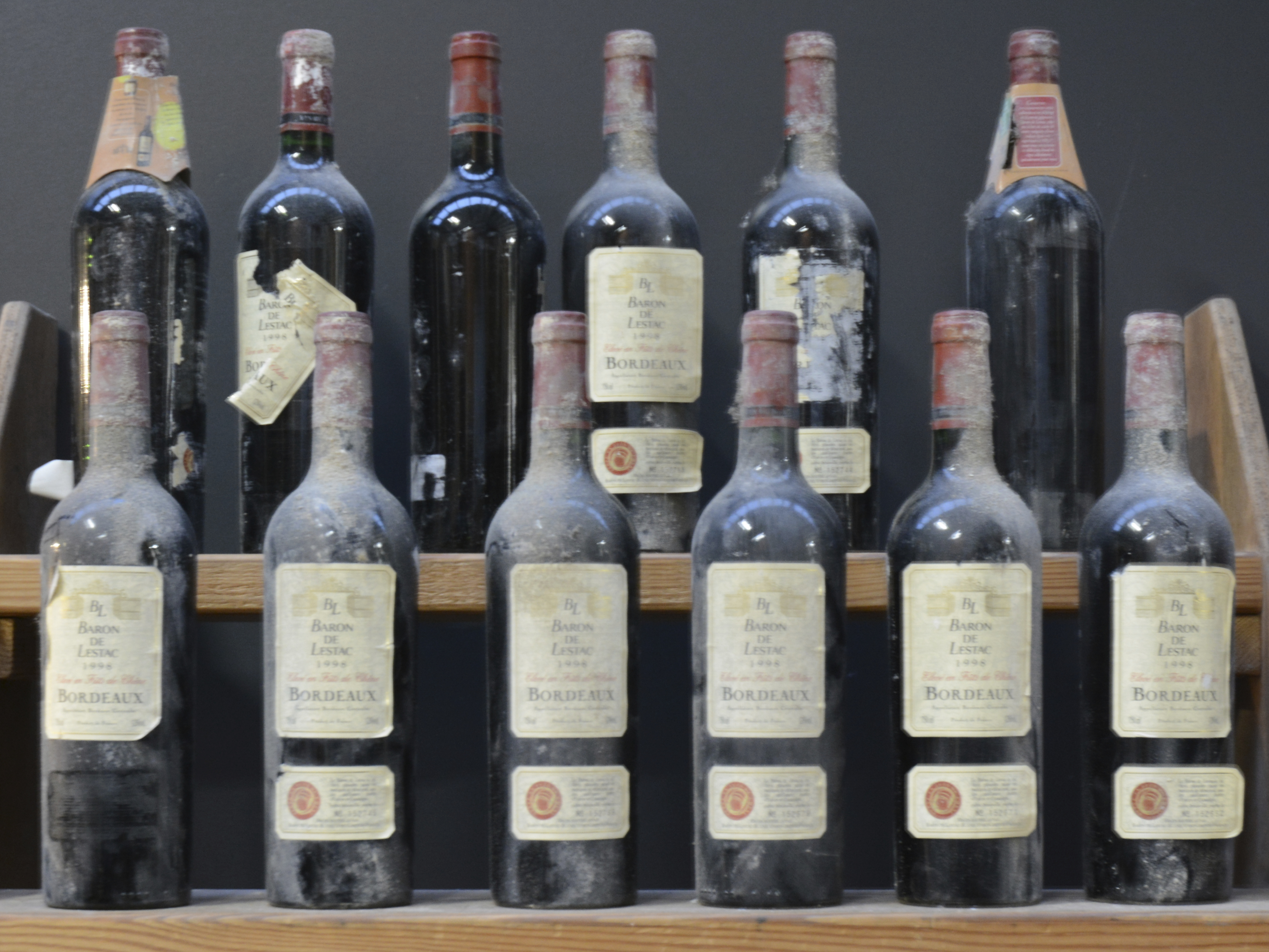 Baron de Lestac A.C. Bordeaux M.O Baron de Lestac A.C. Bordeaux M.O. 1998 aantal: 12 bt Enkele slechte en manco etiketten