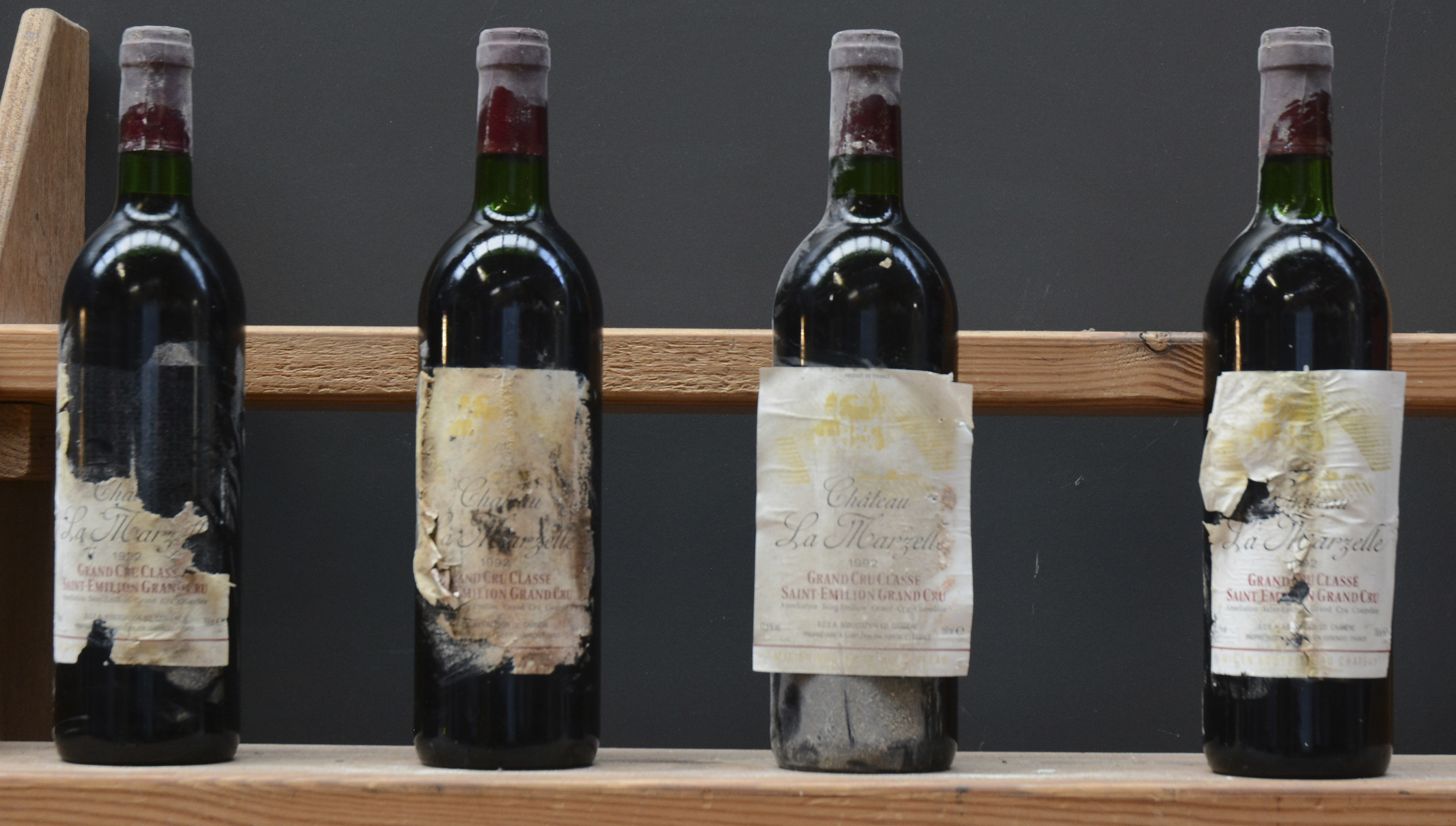 Ch. Lamarzelle A.C. St-Emilion grand cru classé M.C Ch. Lamarzelle A.C. St-Emilion grand cru classé M.C. 1992 aantal: 4 bt slechte etiketten, goede niveaus