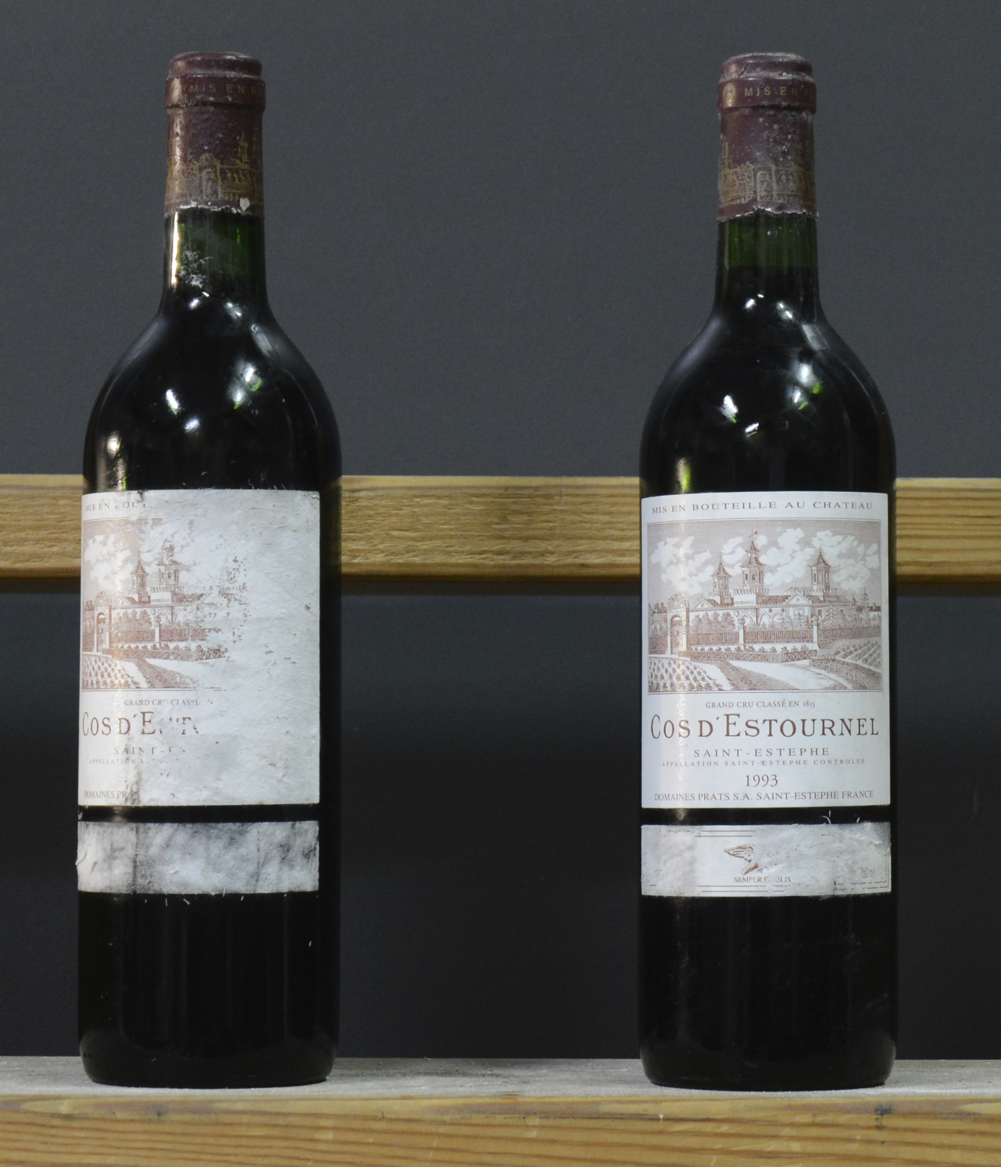 Ch. Cos d’Estournel A.C. St-Estèphe 2e grand cru classé M.C Ch. Cos d’Estournel A.C. St-Estèphe 2e grand cru classé M.C. 1993 aantal: 2 bt neck, 1 etiket deesl vervaagd