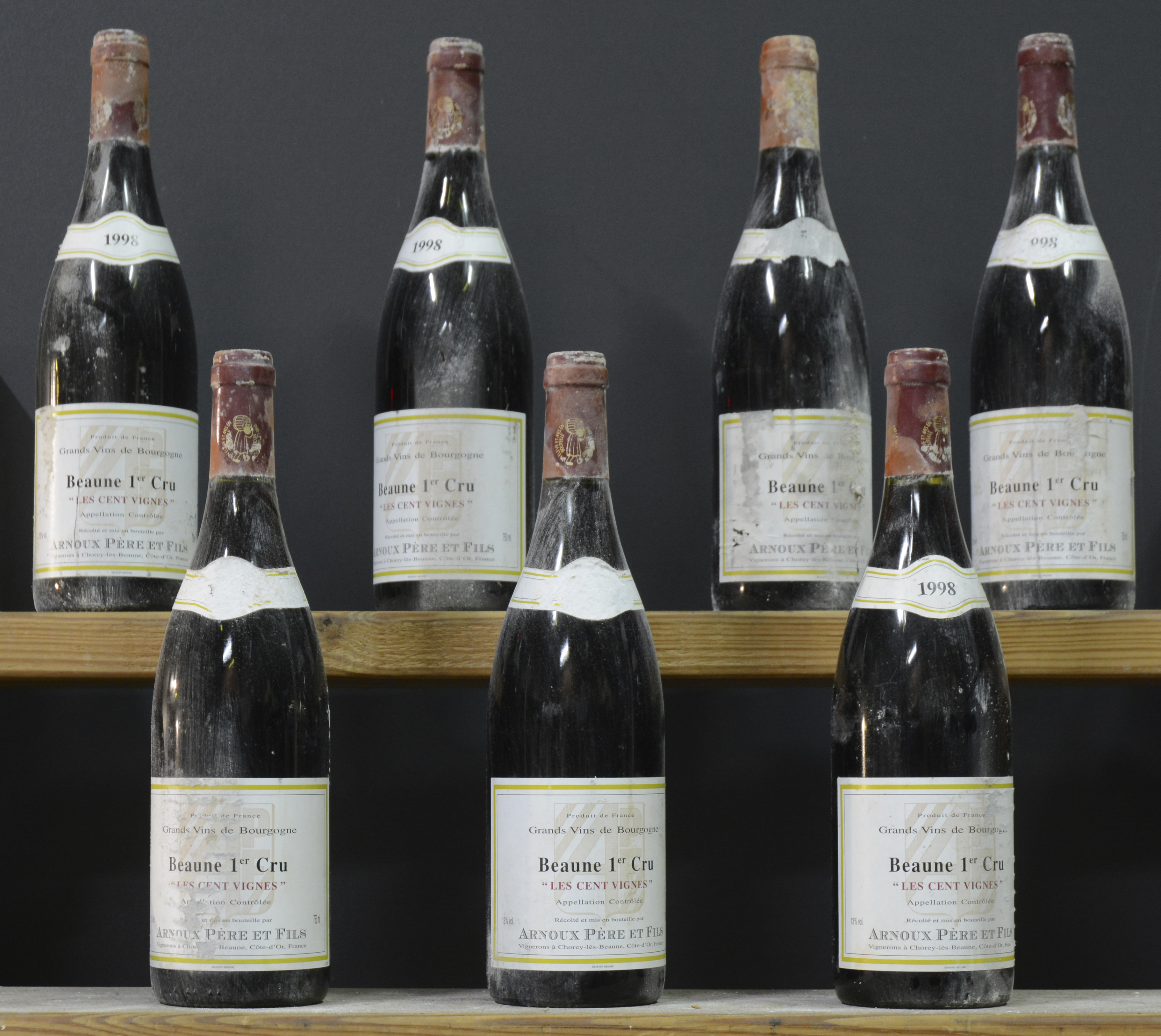 Beaune 1e Cru Les Cent Vignes A.C. Arnoux Père & Fils, Chorey M.O Beaune 1e Cru Les Cent Vignes A.C. Arnoux Père & Fils, Chorey M.O. 1998 aantal: 7 bt schade aan etiketten