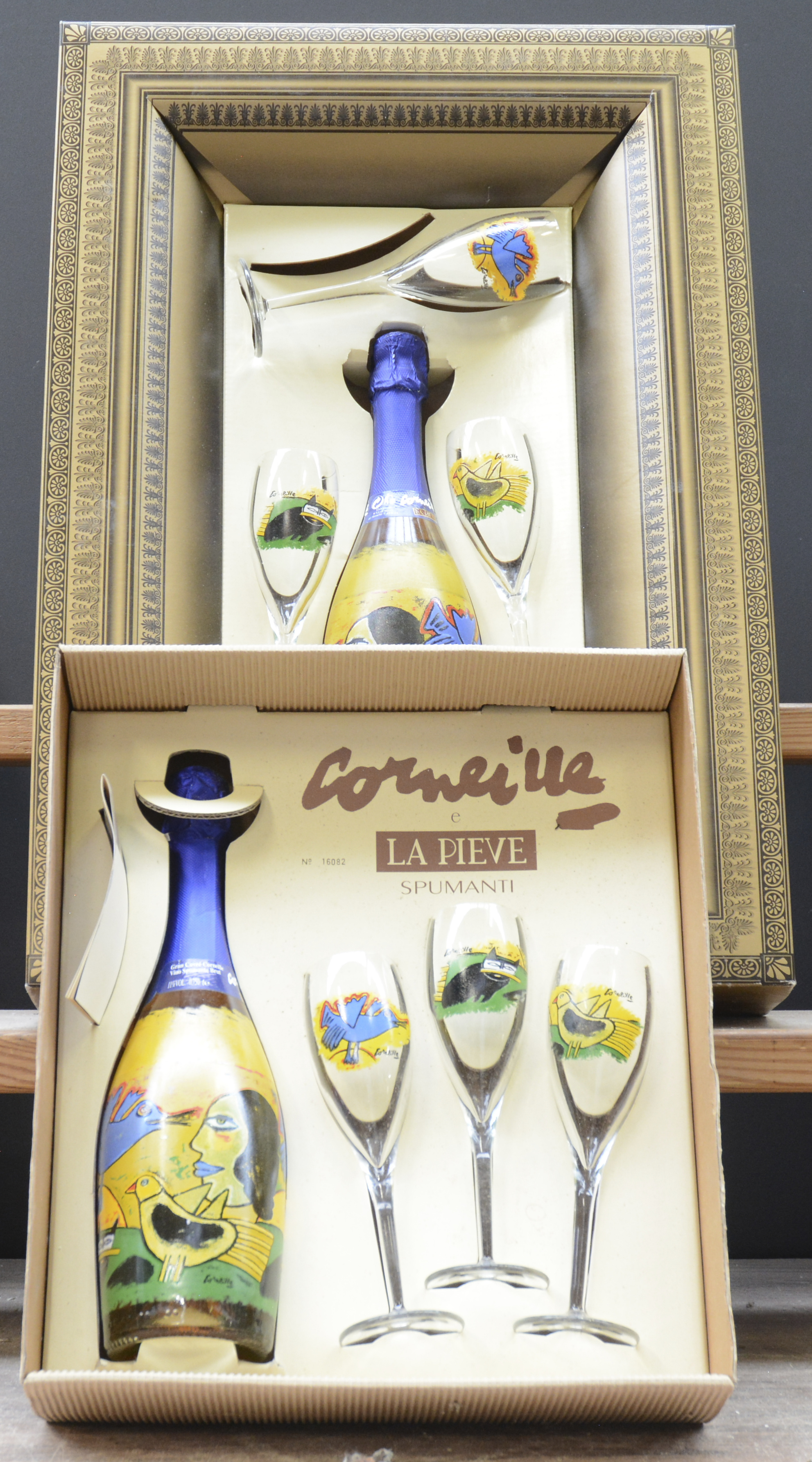 La Pieve Gran Cuvée Corneille Vino Spumante Brut Creatie Corneille in 2 speciale verpakkingen met telkens drie glazen Wisco, Crocetta del Montello M.O. O.D La Pieve Gran Cuvée Corneille Vino Spumante Brut Creatie Corneille in 2 speciale verpakkingen met telkens drie glazen Wisco, Crocetta del Montello M.O. O.D. 0 aantal: 2 bt