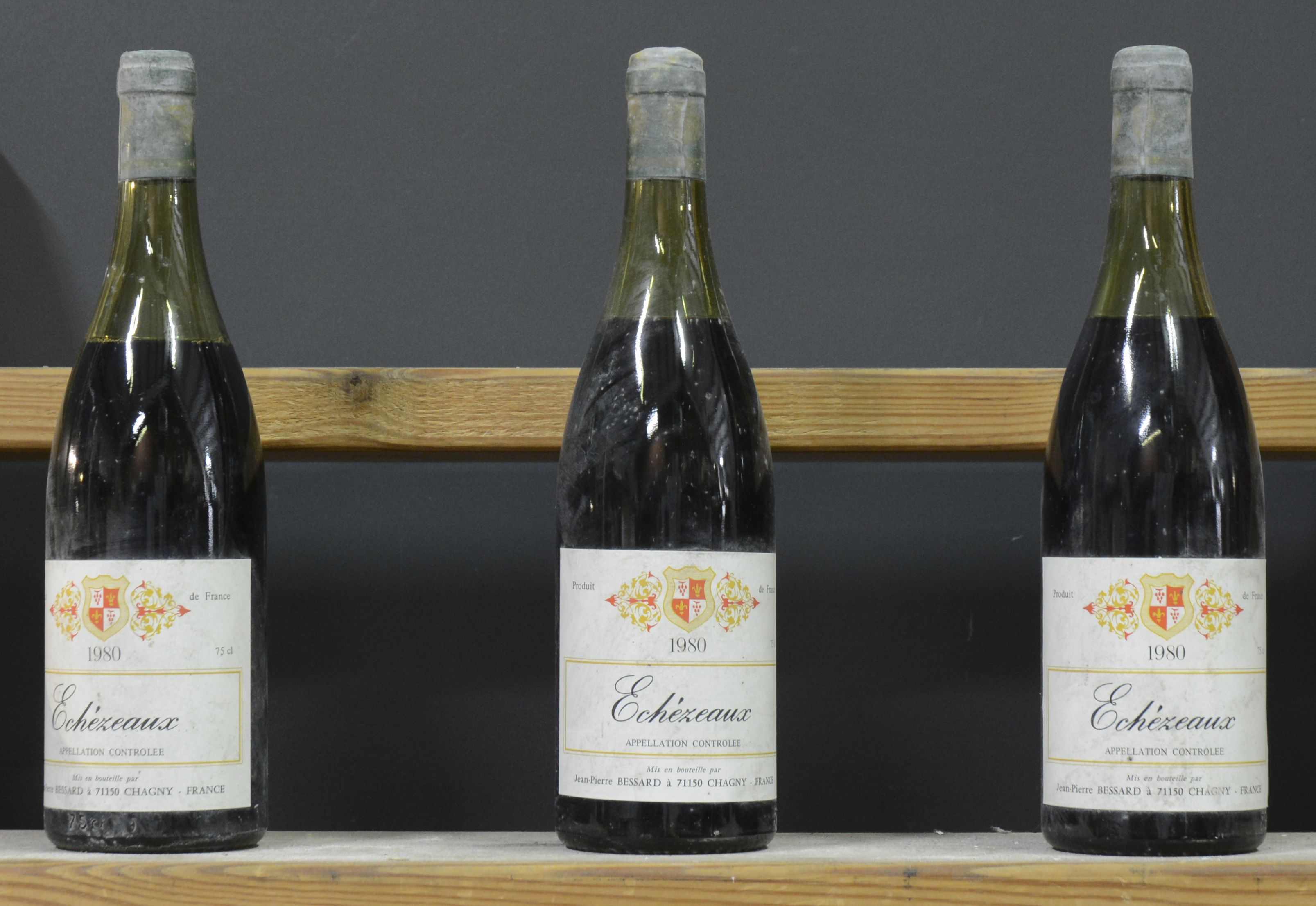 Echezeaux A.C. Grand cru Jean-Pierre Bessard, Chagny M.O Echezeaux A.C. Grand cru Jean-Pierre Bessard, Chagny M.O. 1980 aantal: 3 bt +- 8 cm