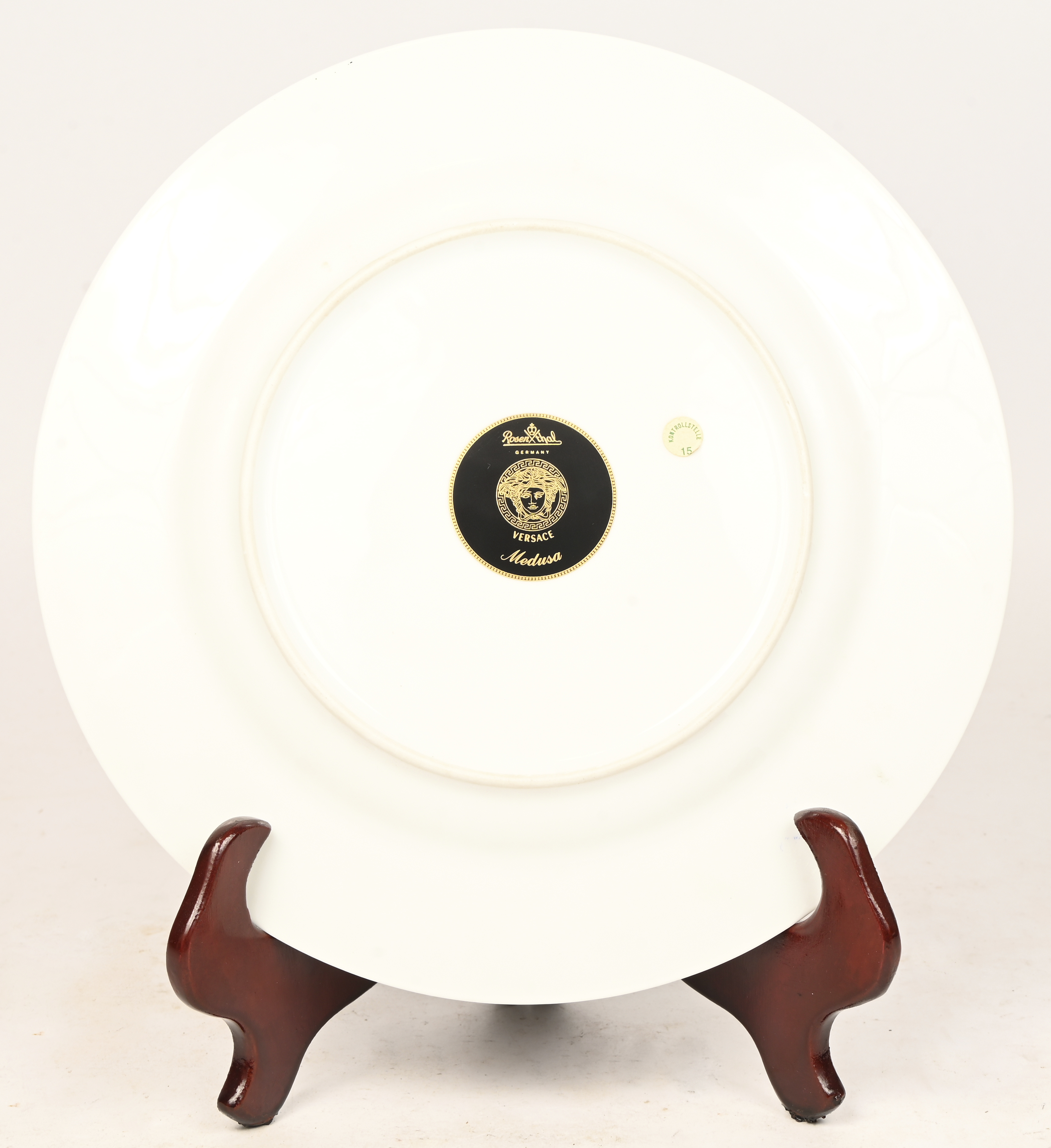 Een porseleinen design bord, Rosenthal, Versace, Medusa Een porseleinen design bord, Rosenthal, Versace, Medusa.