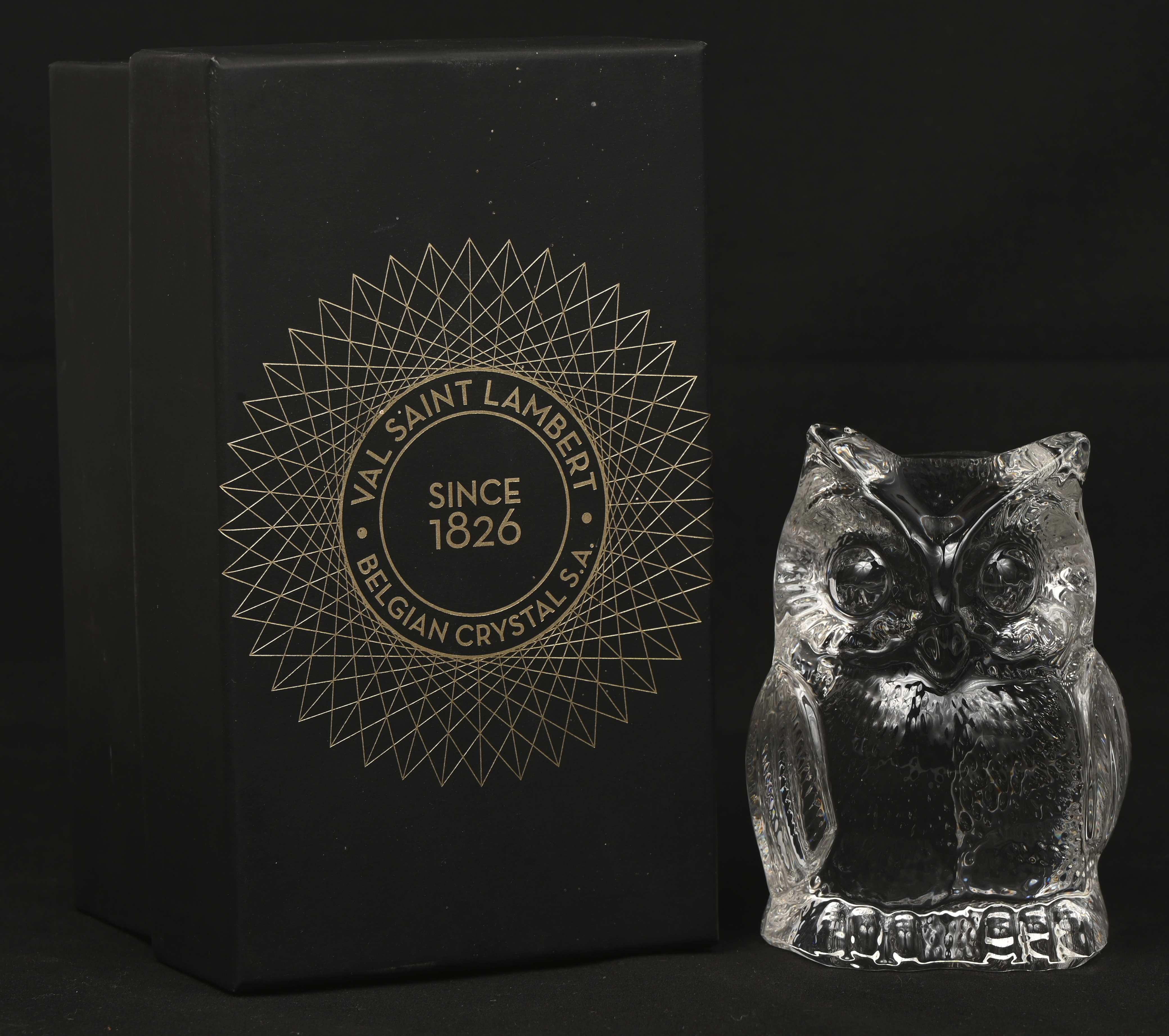 Een kristallen uil/paperweight, gemerkt en met originele verpakking Een kristallen uil/paperweight, gemerkt en met originele verpakking.