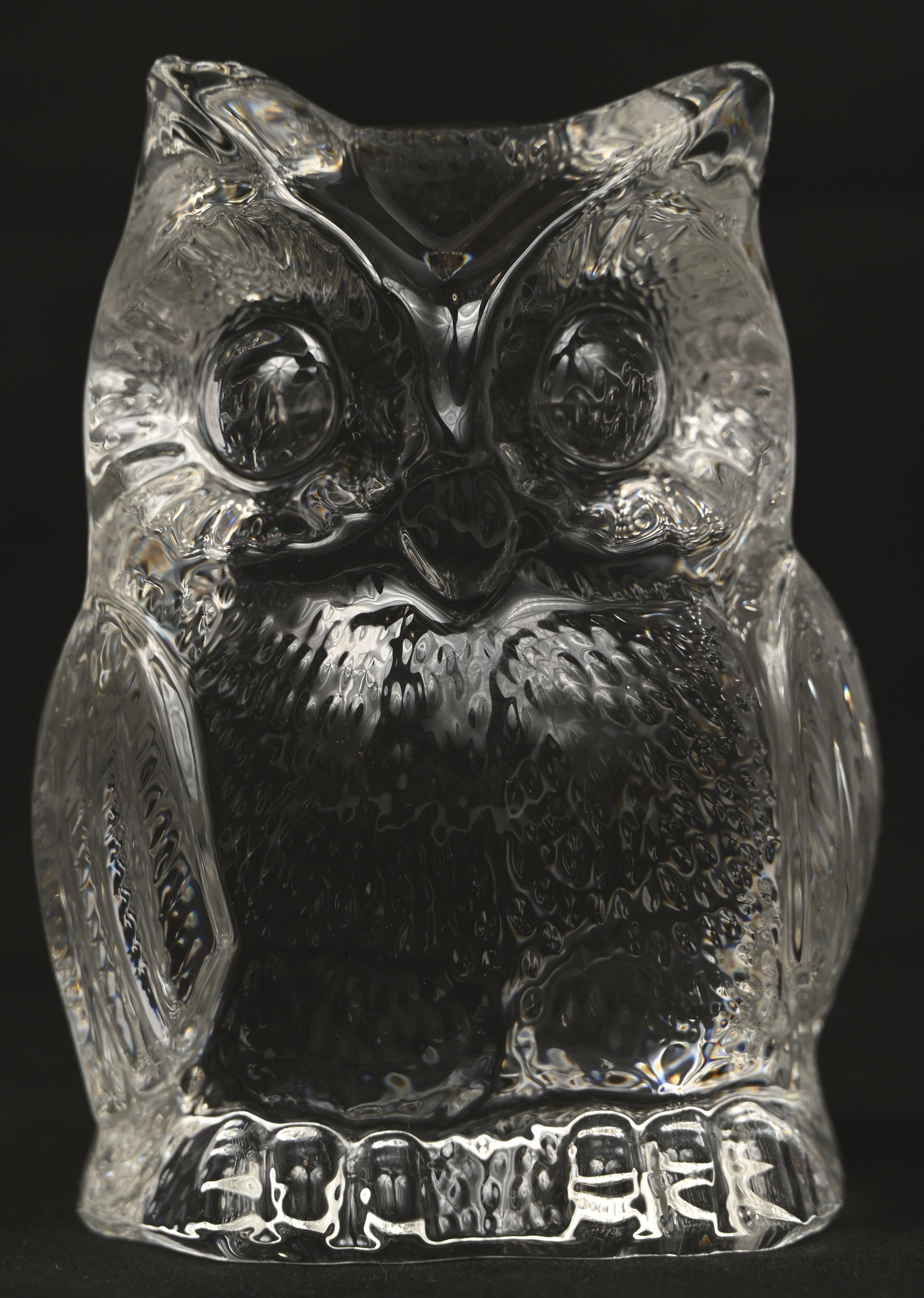 Een kristallen uil/paperweight, gemerkt en met originele verpakking Een kristallen uil/paperweight, gemerkt en met originele verpakking.