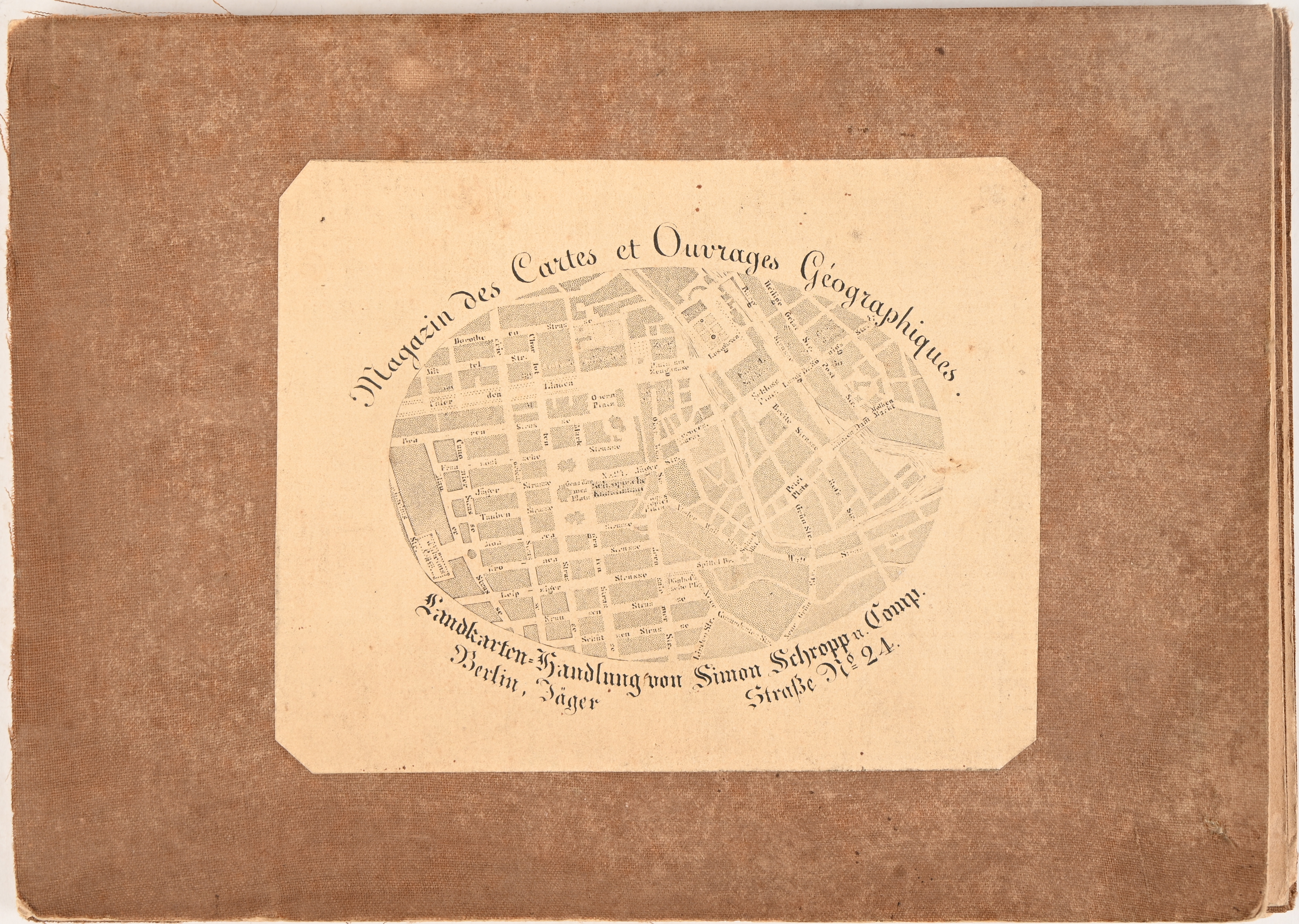 “Carte des environs de Paris et des fortifications avec l'indication des Foires et Fêtes patronales.” Een map met rondom bezienswaardigheden, Charle, Jean Baptiste Louis. 1841. Op doek verlijmd “Carte des environs de Paris et des fortifications avec l'indication des Foires et Fêtes patronales.” Een map met rondom bezienswaardigheden, Charle, Jean Baptiste Louis. 1841. Op doek verlijmd.