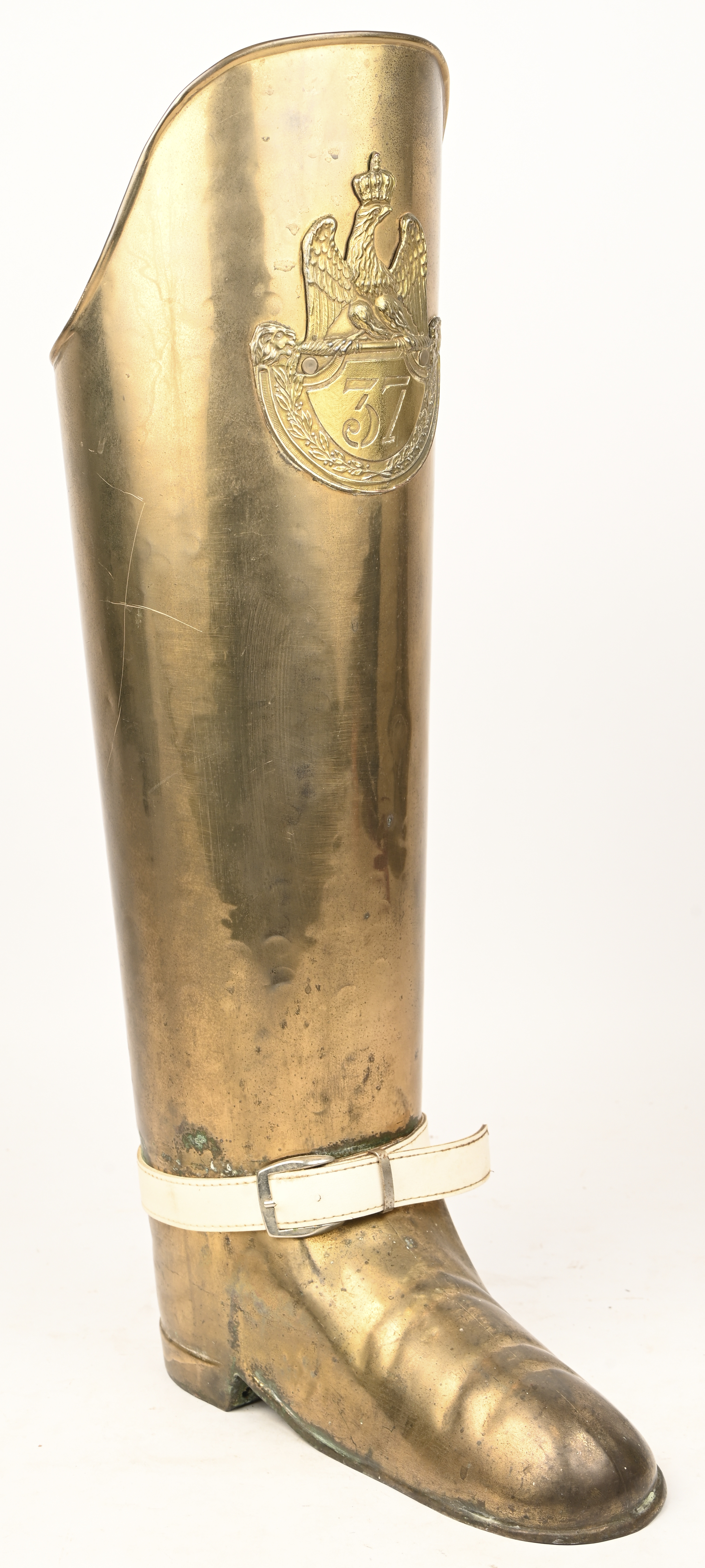 Een vintage koperen paraplubak in de vorm van een laars, gemerkt Mecap België Een vintage koperen paraplubak in de vorm van een laars, gemerkt Mecap België.