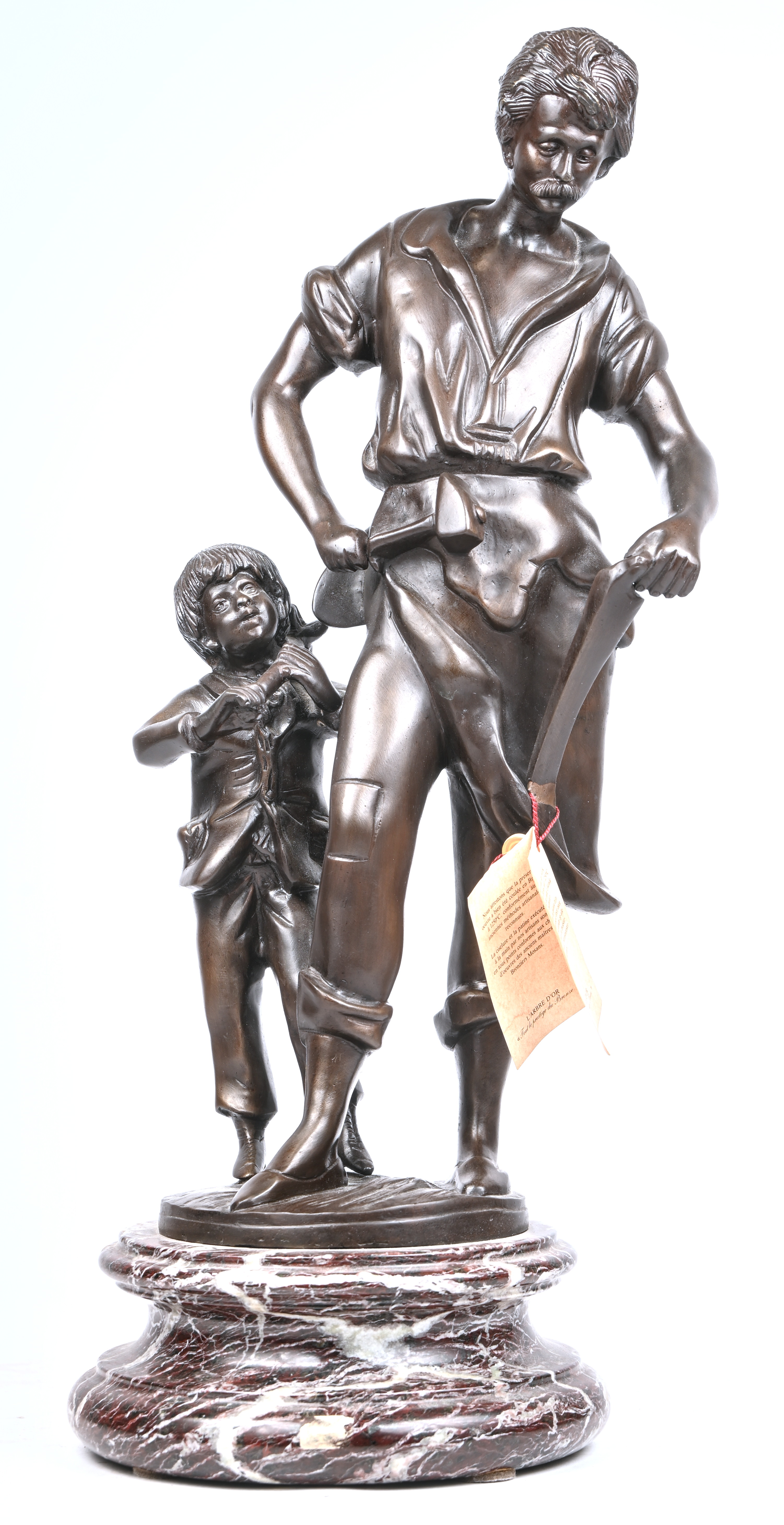 “Smid en zijn zoon”, een bronzen beeld op marmeren sokkel, naar Moreau “Smid en zijn zoon”, een bronzen beeld op marmeren sokkel, naar Moreau.