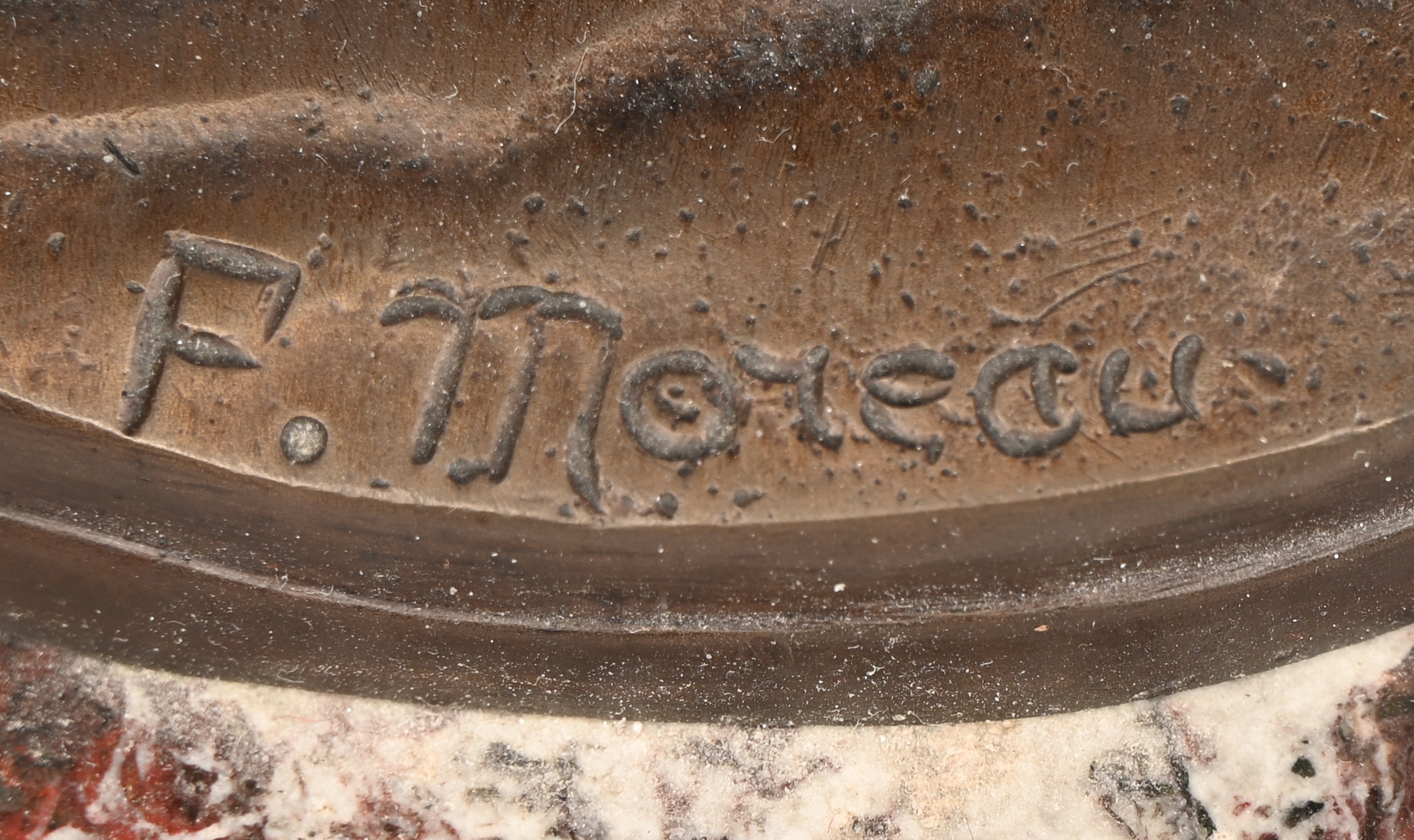 “Smid en zijn zoon”, een bronzen beeld op marmeren sokkel, naar Moreau “Smid en zijn zoon”, een bronzen beeld op marmeren sokkel, naar Moreau.