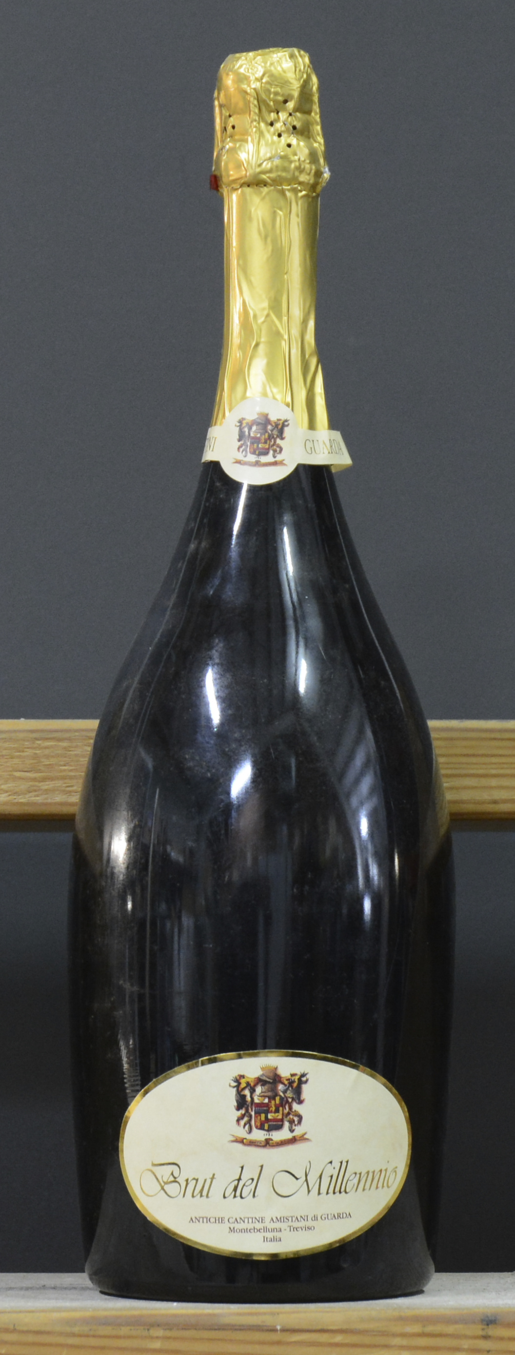 Brut del Millennio Vino Spumante Brut da Uve Chardonnay Aminstani Guarda, Treviso M.O. 0 aantal: 1 Mag Brut del Millennio Vino Spumante Brut da Uve Chardonnay Aminstani Guarda, Treviso M.O. 0 aantal: 1 Mag.