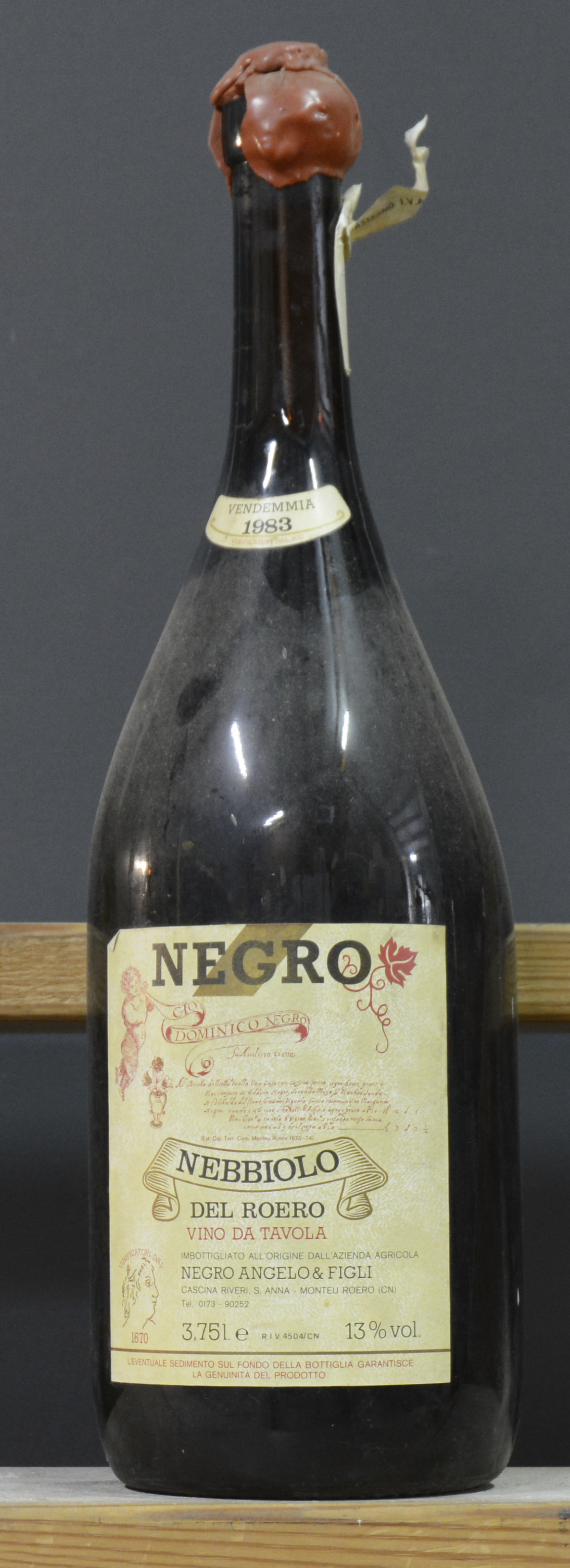 Nebbiolo del Roero Vino da Tavola Negro Anglo & Figli, Monteu Roero M.O. 1983 aantal: 1 3 Nebbiolo del Roero Vino da Tavola Negro Anglo & Figli, Monteu Roero M.O. 1983 aantal: 1 3.75 L