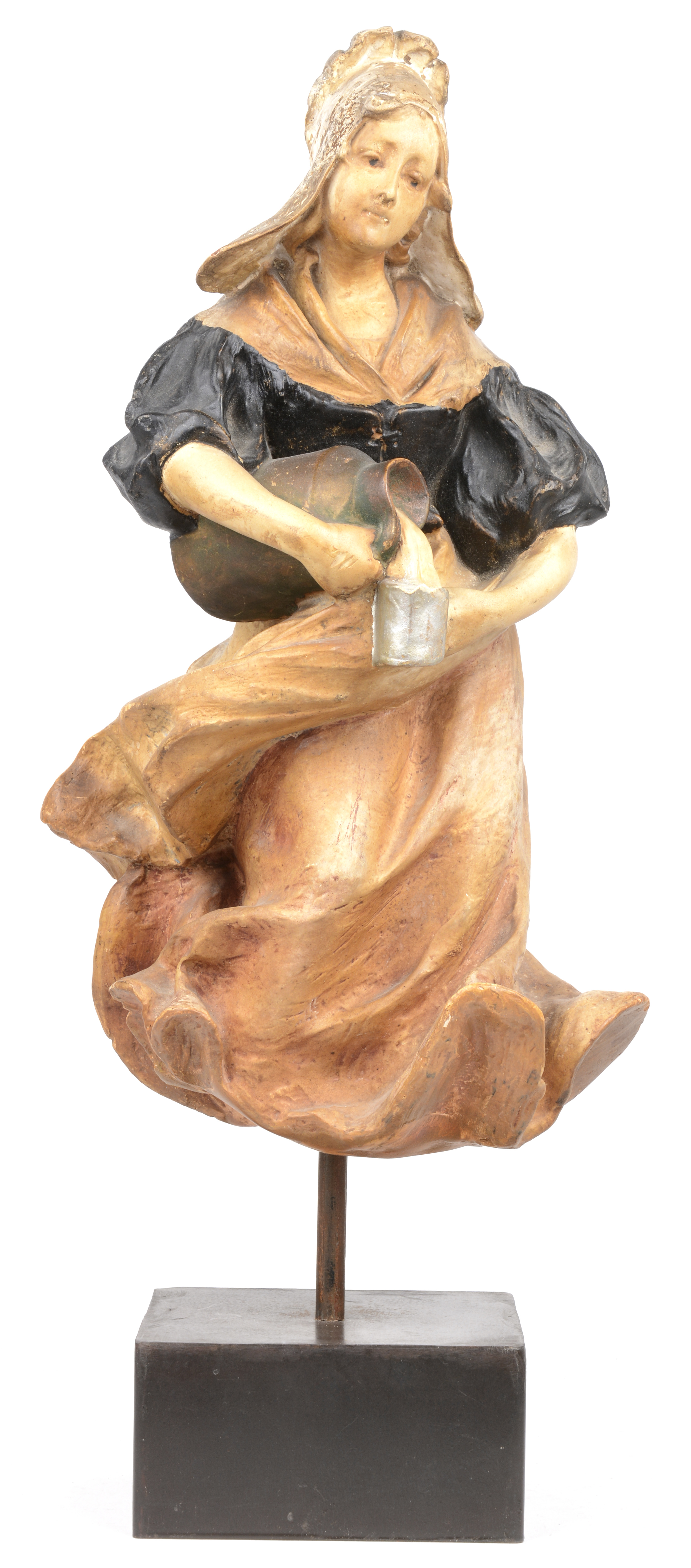 “Melkmeisje”. Een beeld van gepolychromeerd gips op een metalen staander “Melkmeisje”. Een beeld van gepolychromeerd gips op een metalen staander.