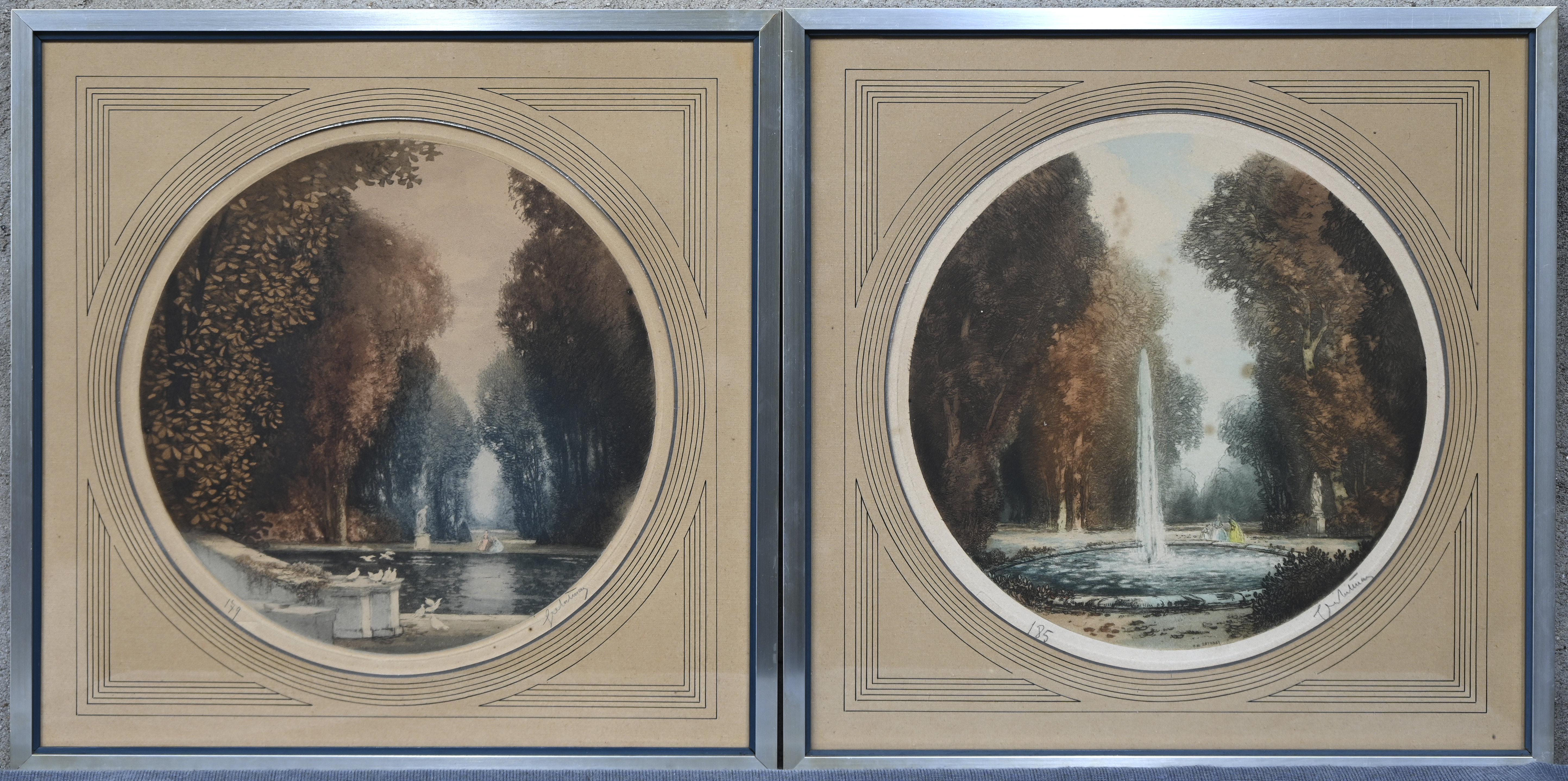 Een paar kleurenlithos van Gaston De Latenay, gesigneerd buiten de plaat Een paar kleurenlithos van Gaston De Latenay, gesigneerd buiten de plaat.