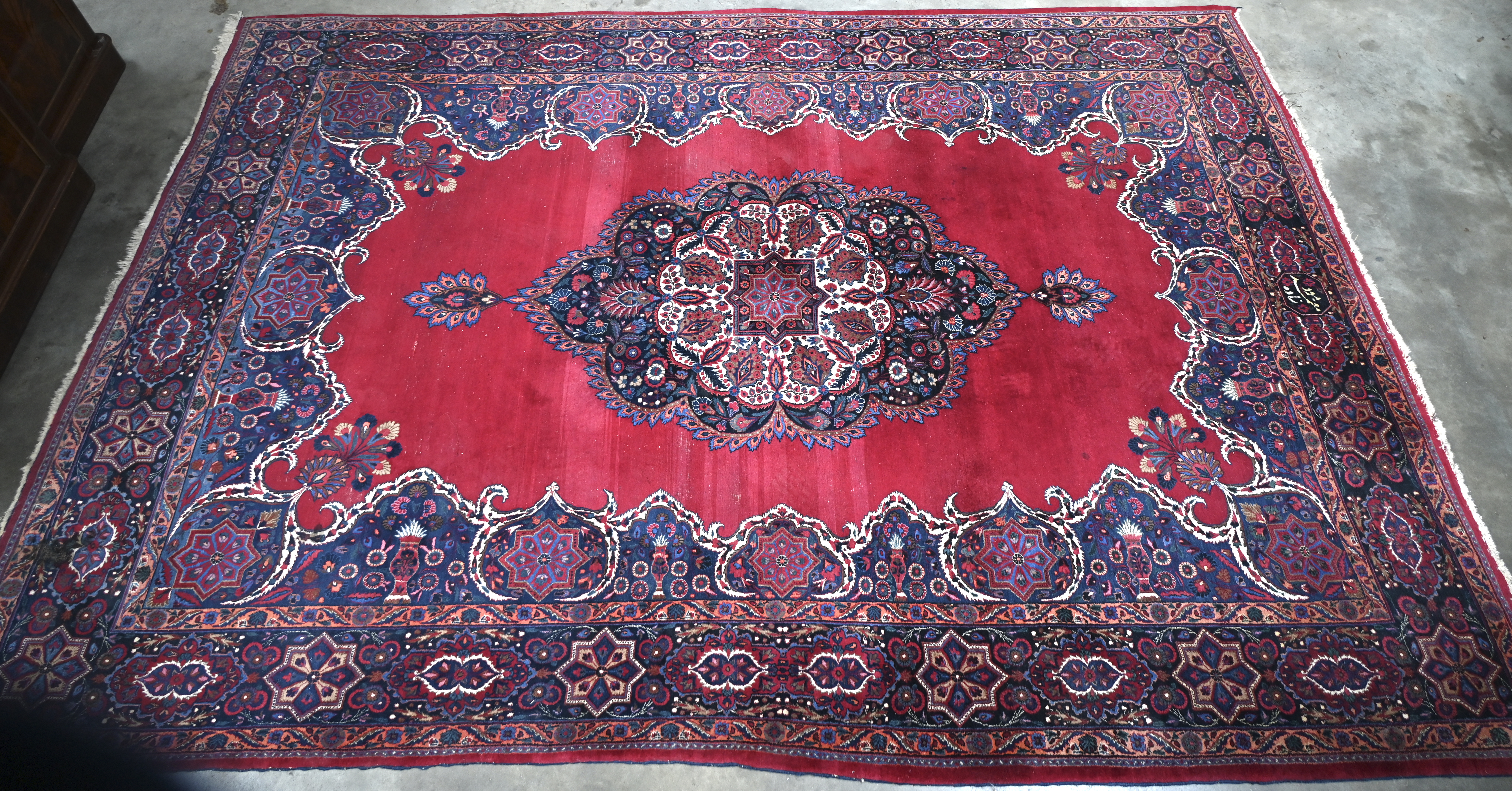 Groot handgeknoopt Perzisch Kirman tapijt Groot handgeknoopt Perzisch Kirman tapijt.