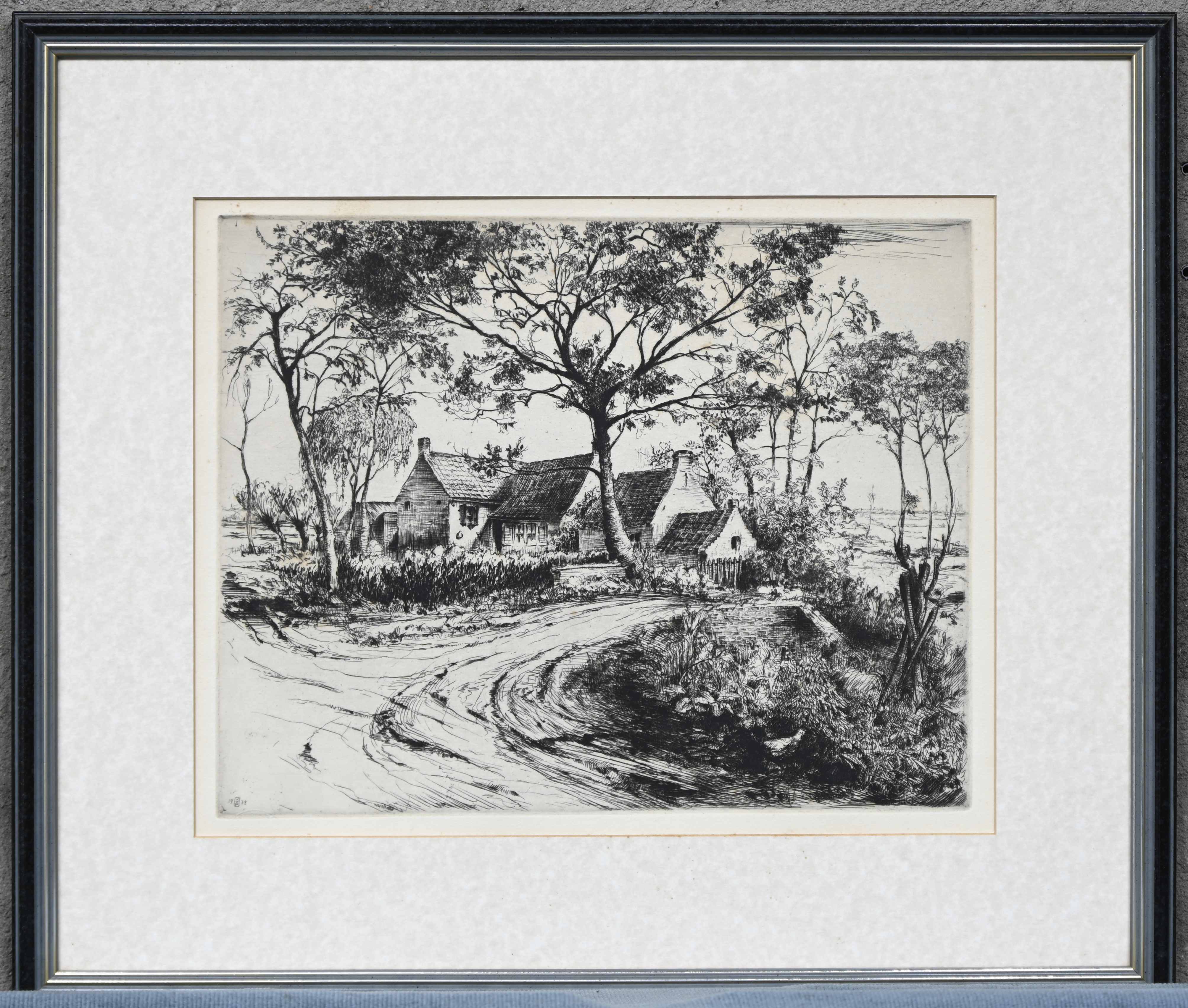 ‘Hoeve’. Monochrome ets, getekend in de plaat; JPV, 1938 ‘Hoeve’. Monochrome ets, getekend in de plaat; JPV, 1938.