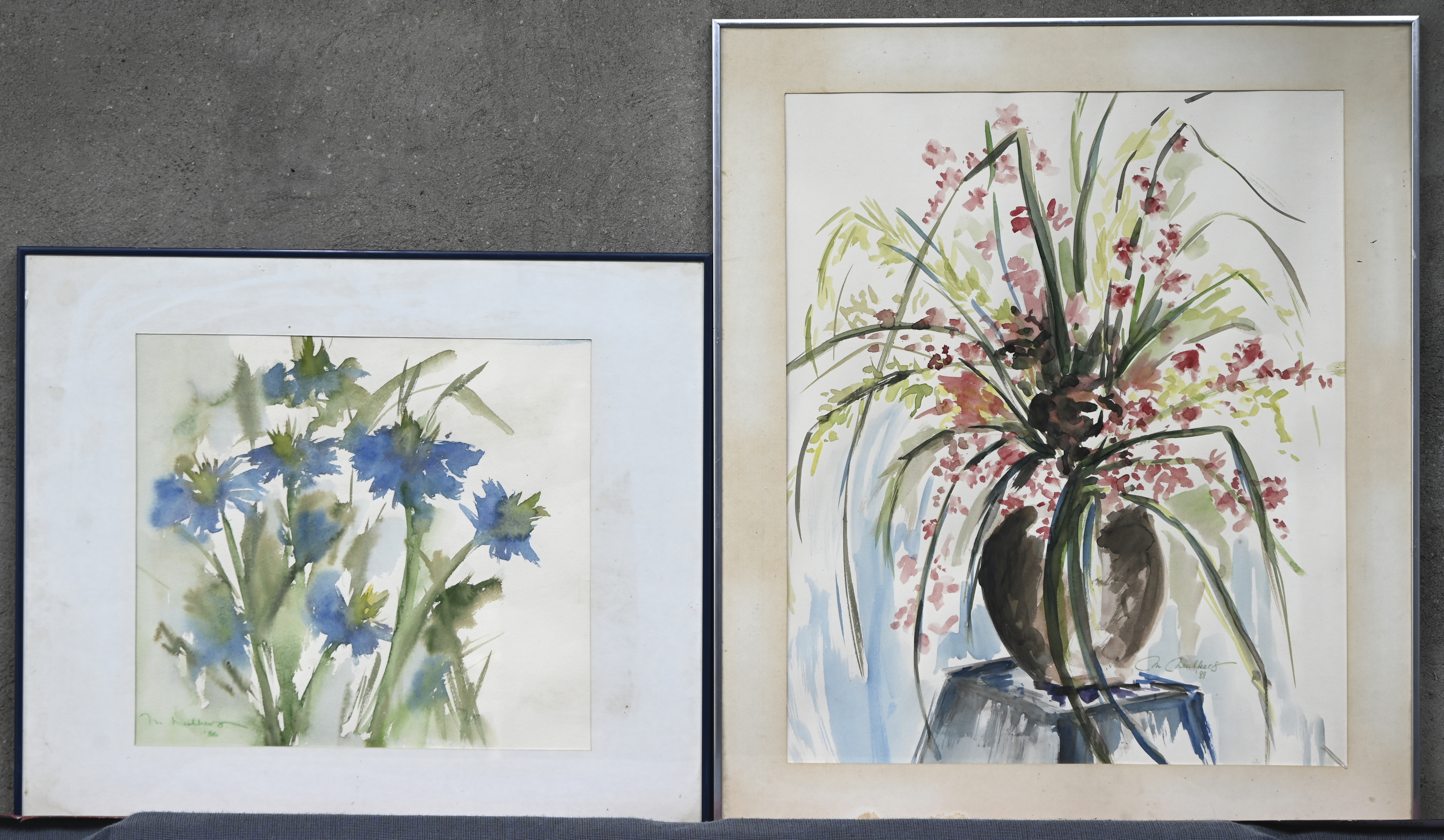 Een partij van vier kaders, twee aquarellen en twee offset prints Een partij van vier kaders, twee aquarellen en twee offset prints.