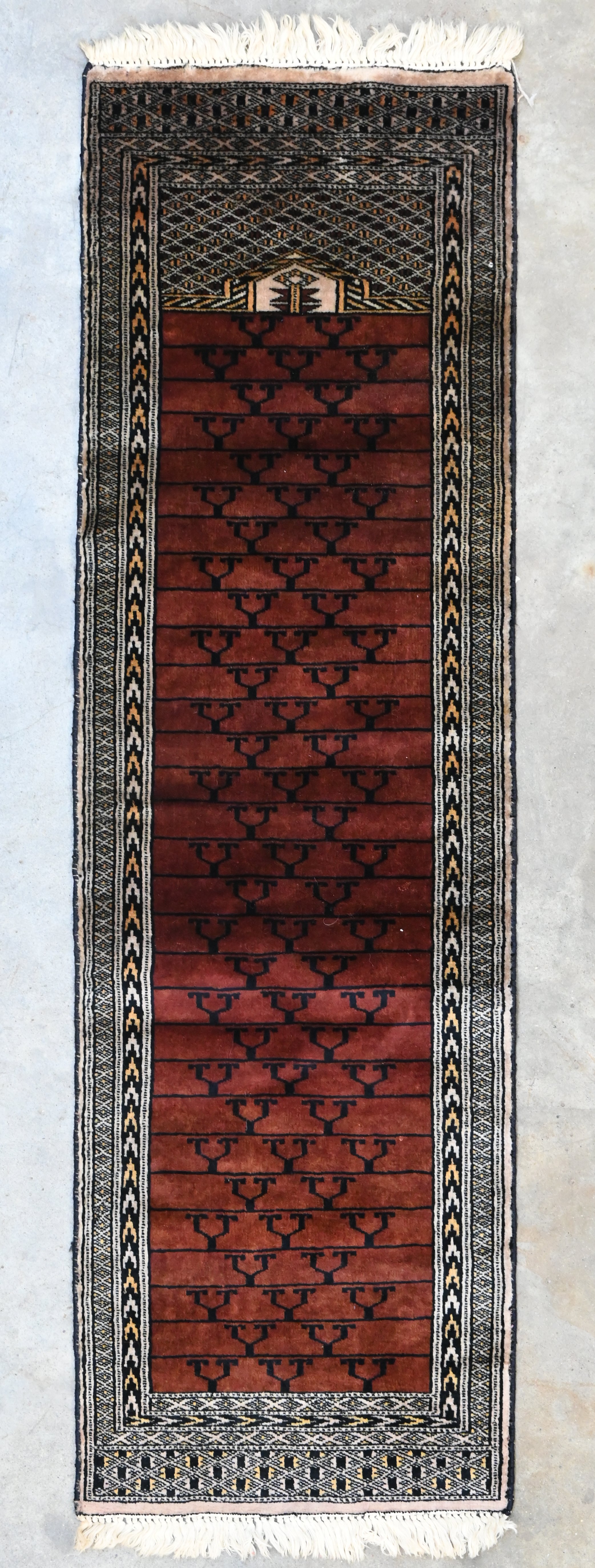 Een kleine handgeknoopte loper, zijde en wol Een kleine handgeknoopte loper, zijde en wol.