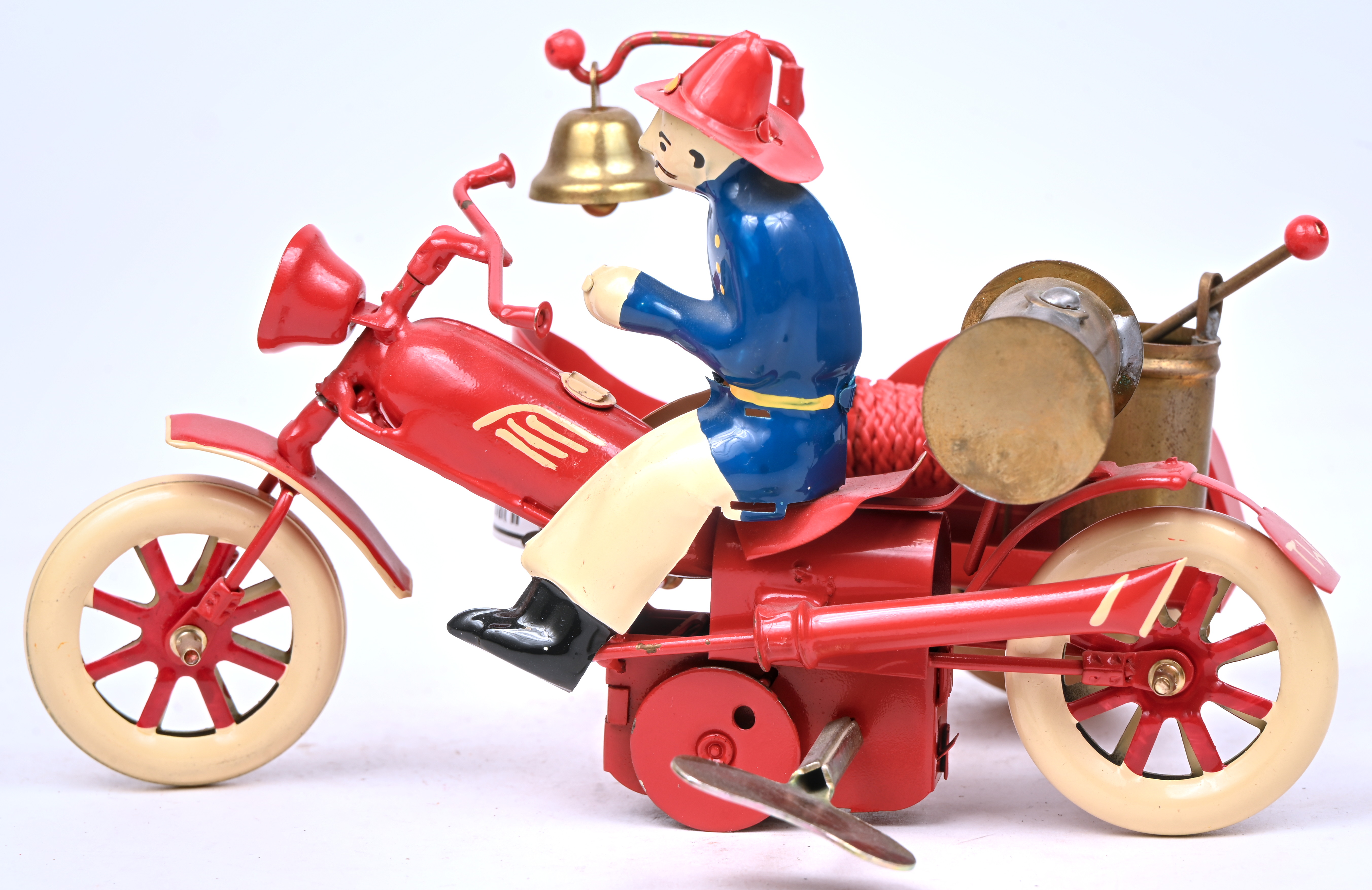 ‘Feuerwehr-Motorrad’, model T-104. Nr 108 uit een oplage van 500 exemplaren. Met OVP. Opwindbaar ‘Feuerwehr-Motorrad’, model T-104. Nr 108 uit een oplage van 500 exemplaren. Met OVP. Opwindbaar.