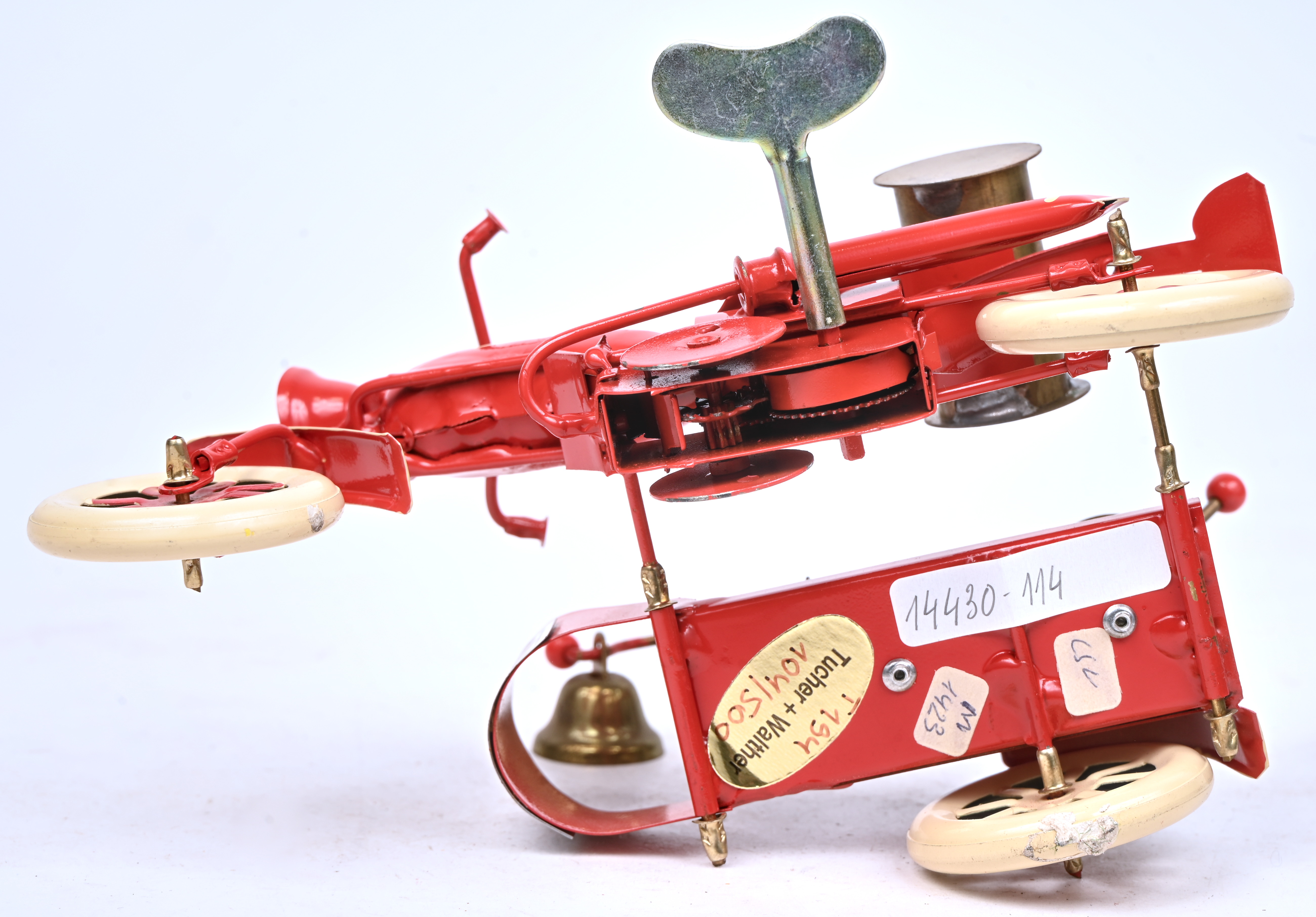 ‘Feuerwehr-Motorrad’, model T-104. Nr 108 uit een oplage van 500 exemplaren. Met OVP. Opwindbaar ‘Feuerwehr-Motorrad’, model T-104. Nr 108 uit een oplage van 500 exemplaren. Met OVP. Opwindbaar.