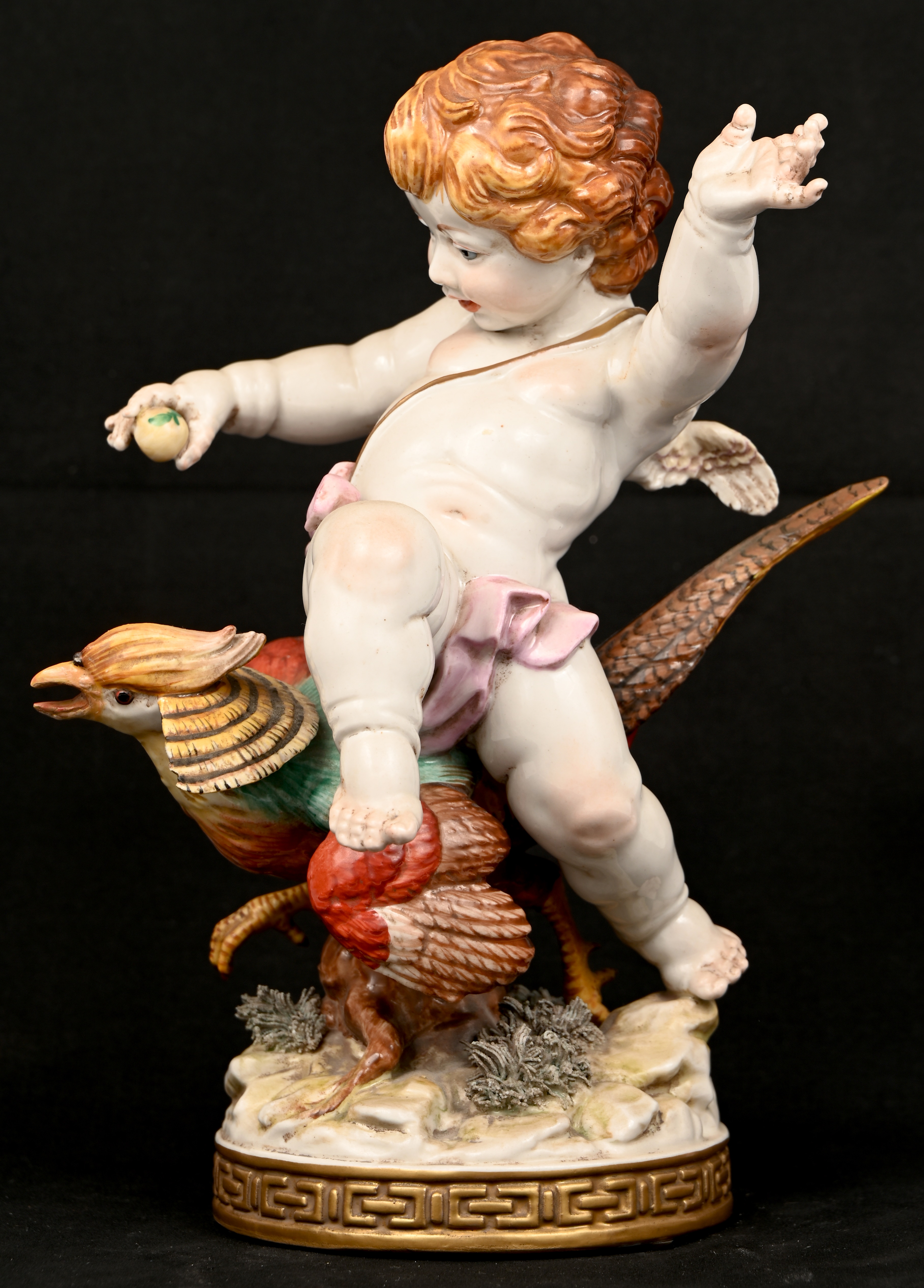 ‘Engeltje met ogudfazant’, een porceleinen beeld onderaan gemerkt Algora made in Spain en genummerd B.6407 ‘Engeltje met ogudfazant’, een porceleinen beeld onderaan gemerkt Algora made in Spain en genummerd B.6407.