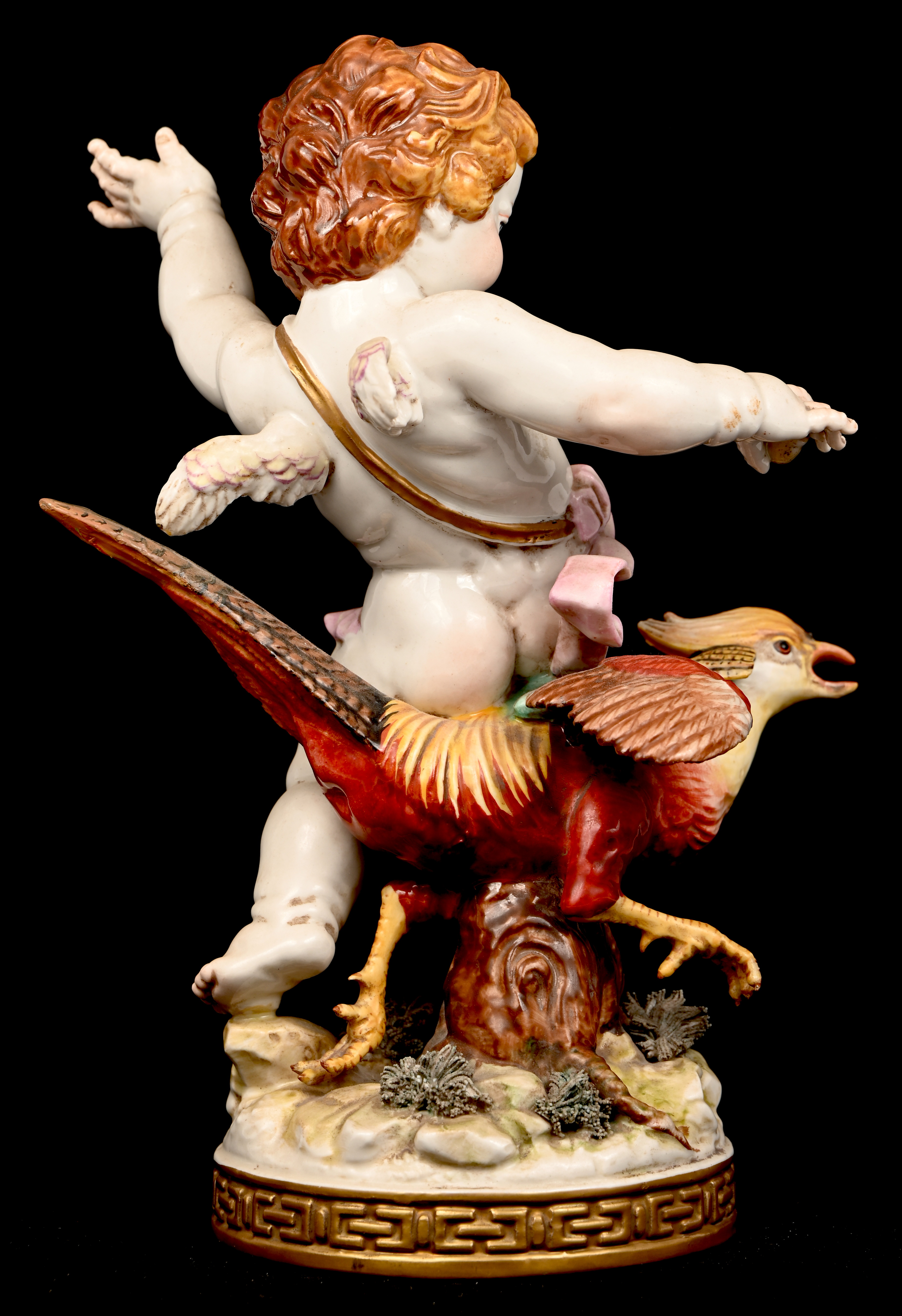 ‘Engeltje met ogudfazant’, een porceleinen beeld onderaan gemerkt Algora made in Spain en genummerd B.6407 ‘Engeltje met ogudfazant’, een porceleinen beeld onderaan gemerkt Algora made in Spain en genummerd B.6407.