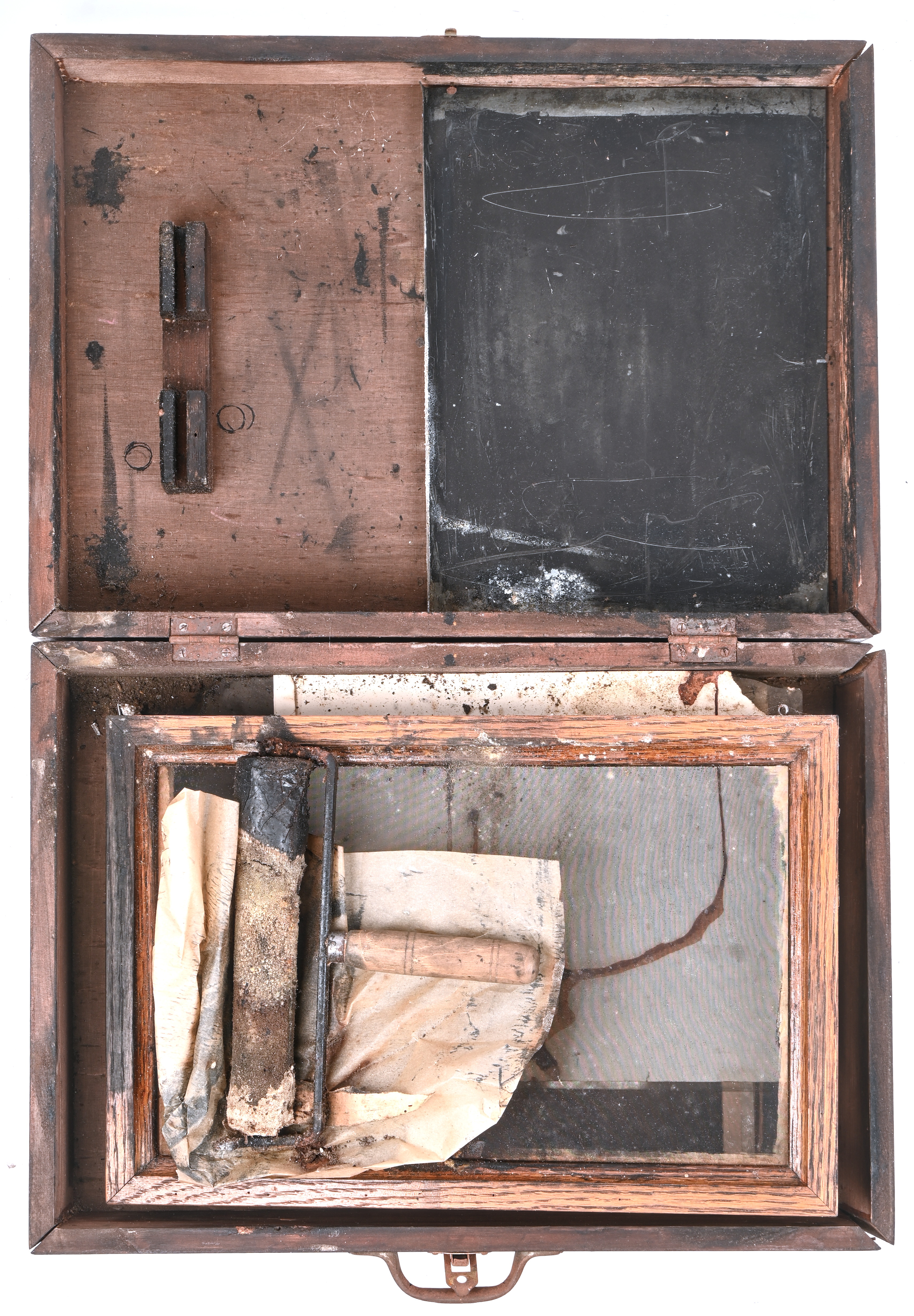 Een oude koffer voor het vervaardigen van grafiek Een oude koffer voor het vervaardigen van grafiek.