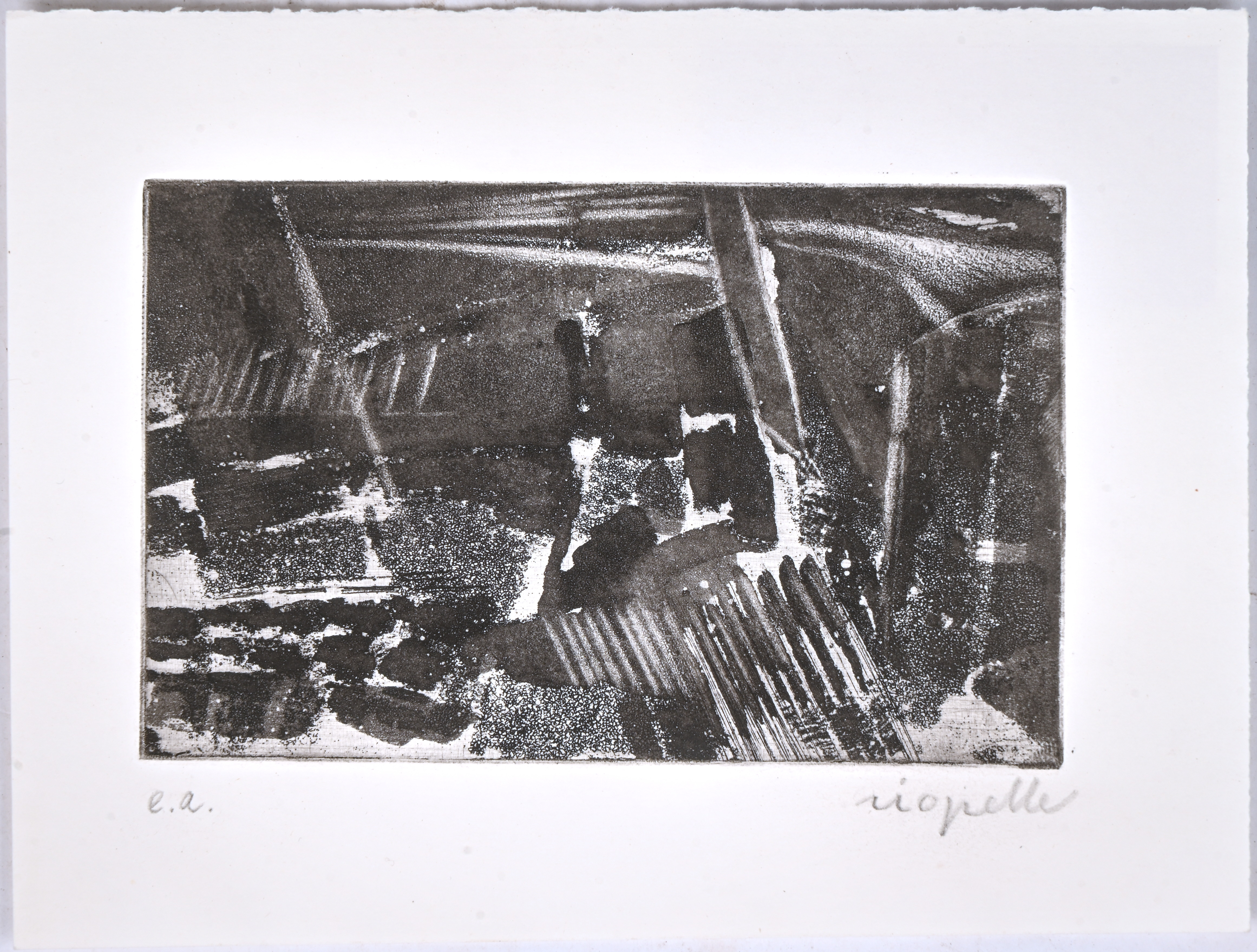 ‘Abstracte compositie’, een monochrome ets/aquatint. Getekend Riopelle, epreuve artist. Zonder kader ‘Abstracte compositie’, een monochrome ets/aquatint. Getekend Riopelle, epreuve artist. Zonder kader.