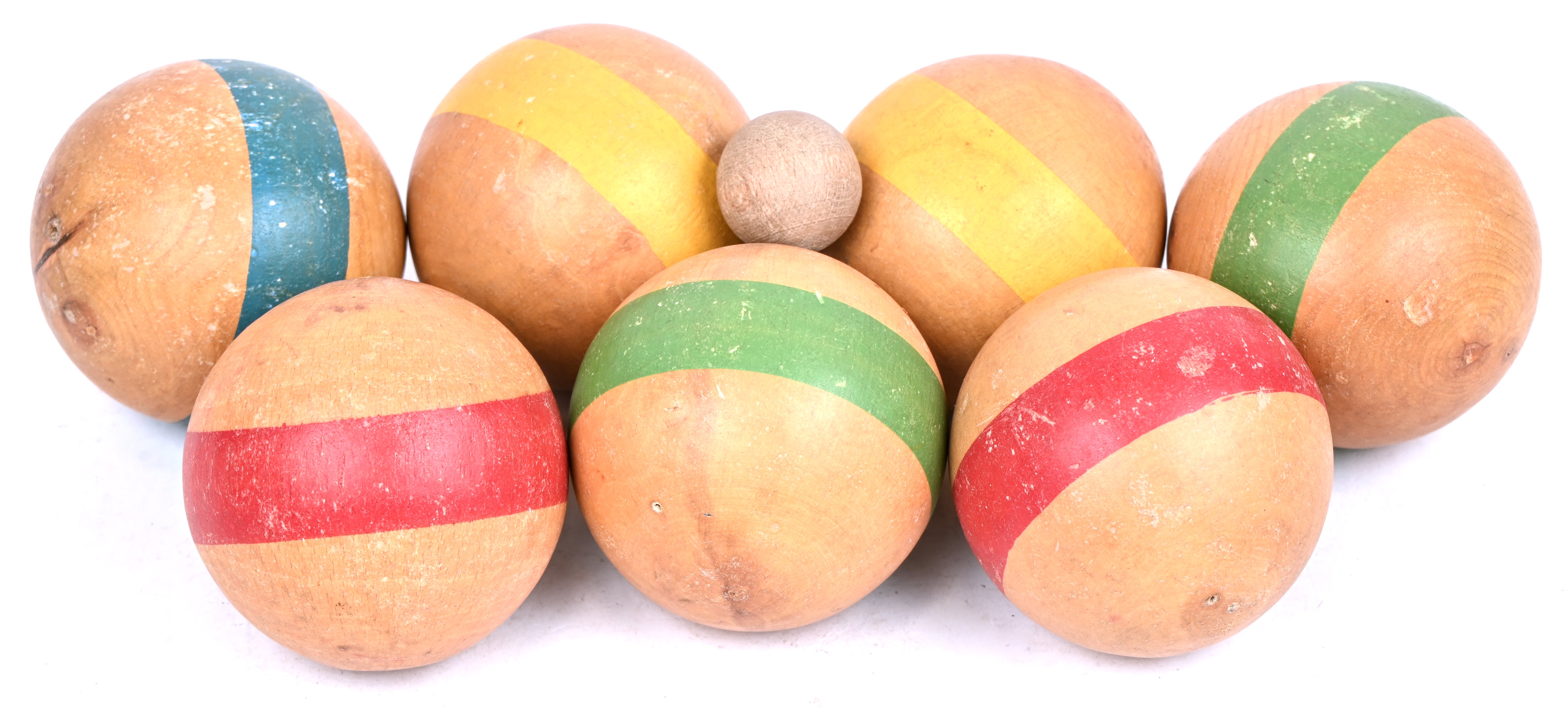 Een vintage set houten strandpetanqueballen, met cochonnette Een vintage set houten strandpetanqueballen, met cochonnette.