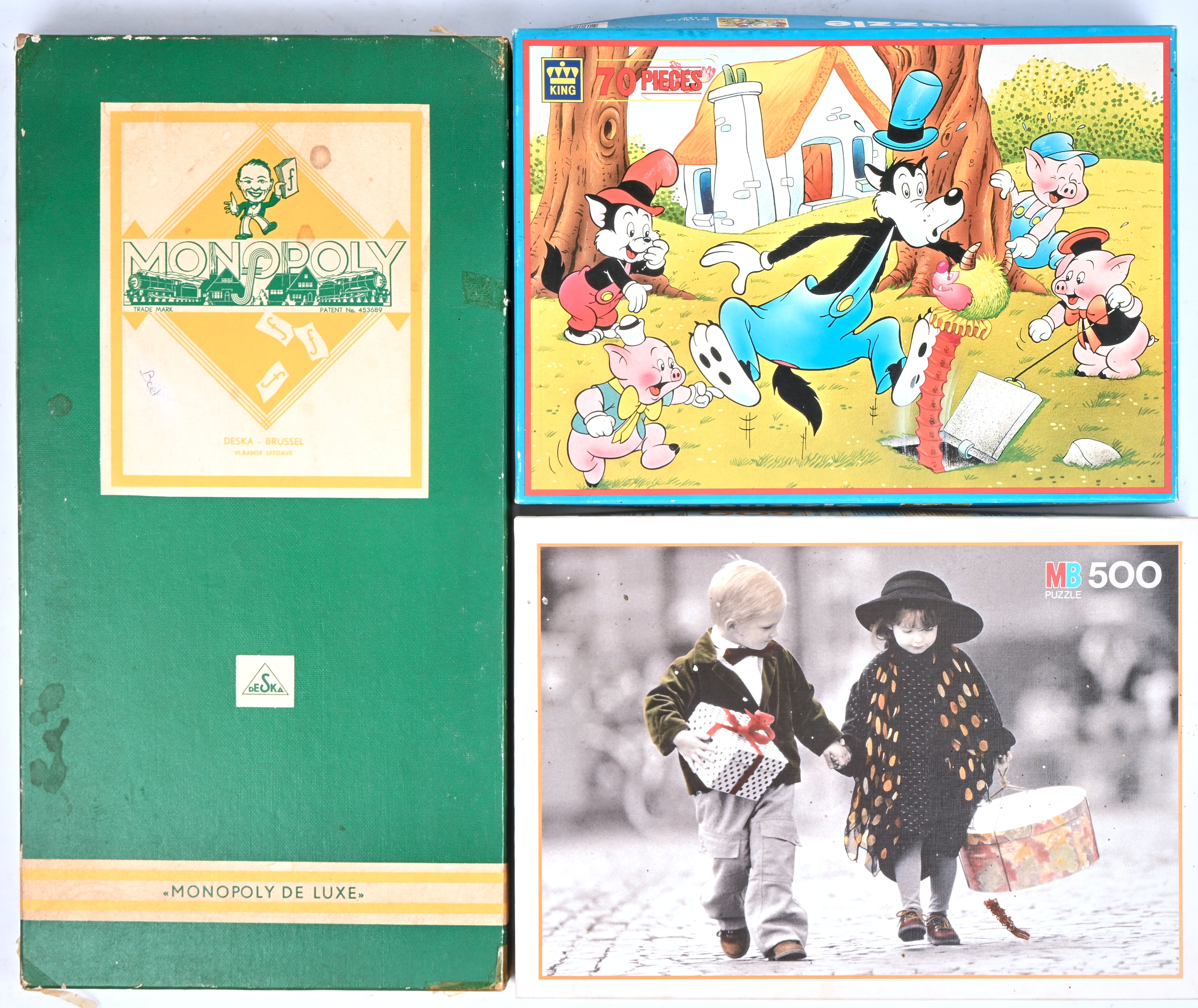 Een lot speelgoed bestaande uit een oude monopoly en 2 puzzels Een lot speelgoed bestaande uit een oude monopoly en 2 puzzels.