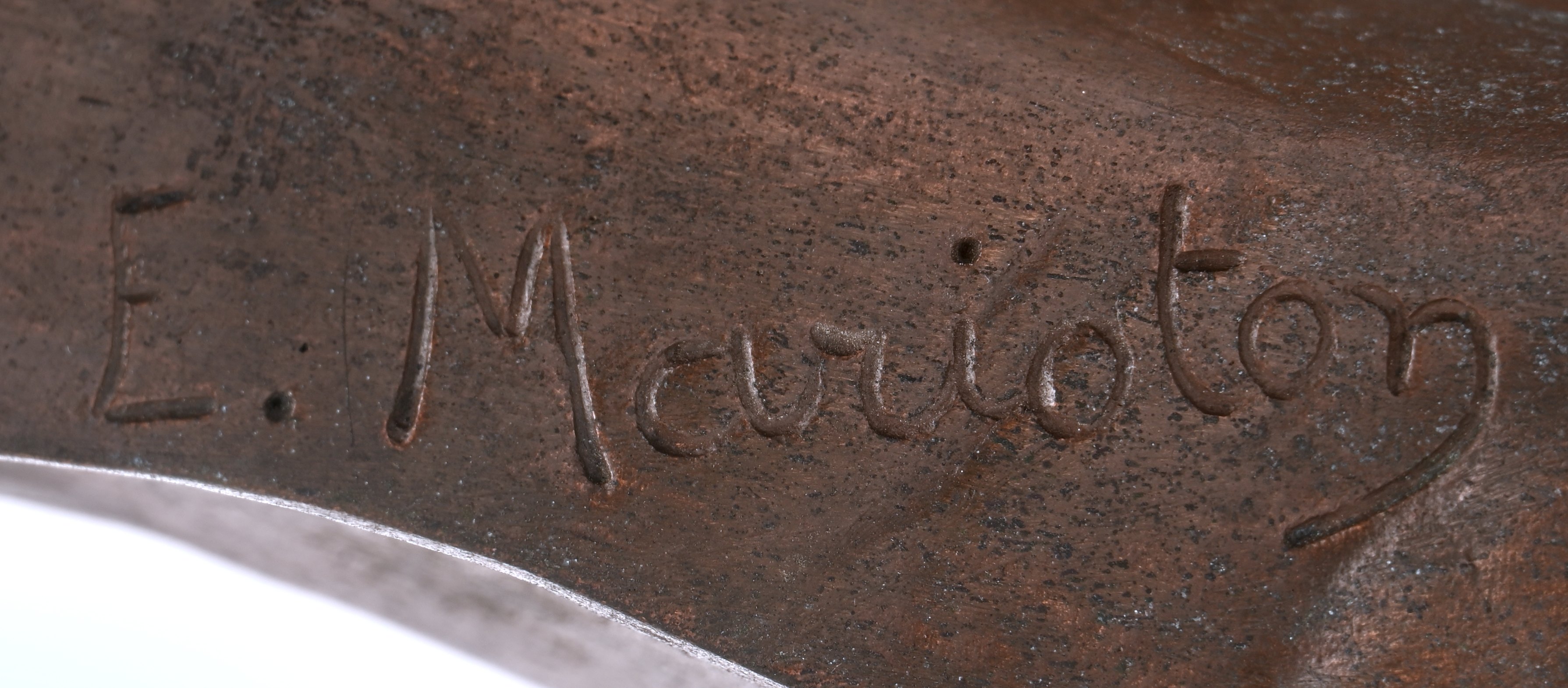 Een bronzen buste van Christus met doornen kroon. Achteraan gestempeld 267A Een bronzen buste van Christus met doornen kroon. Achteraan gestempeld 267A.