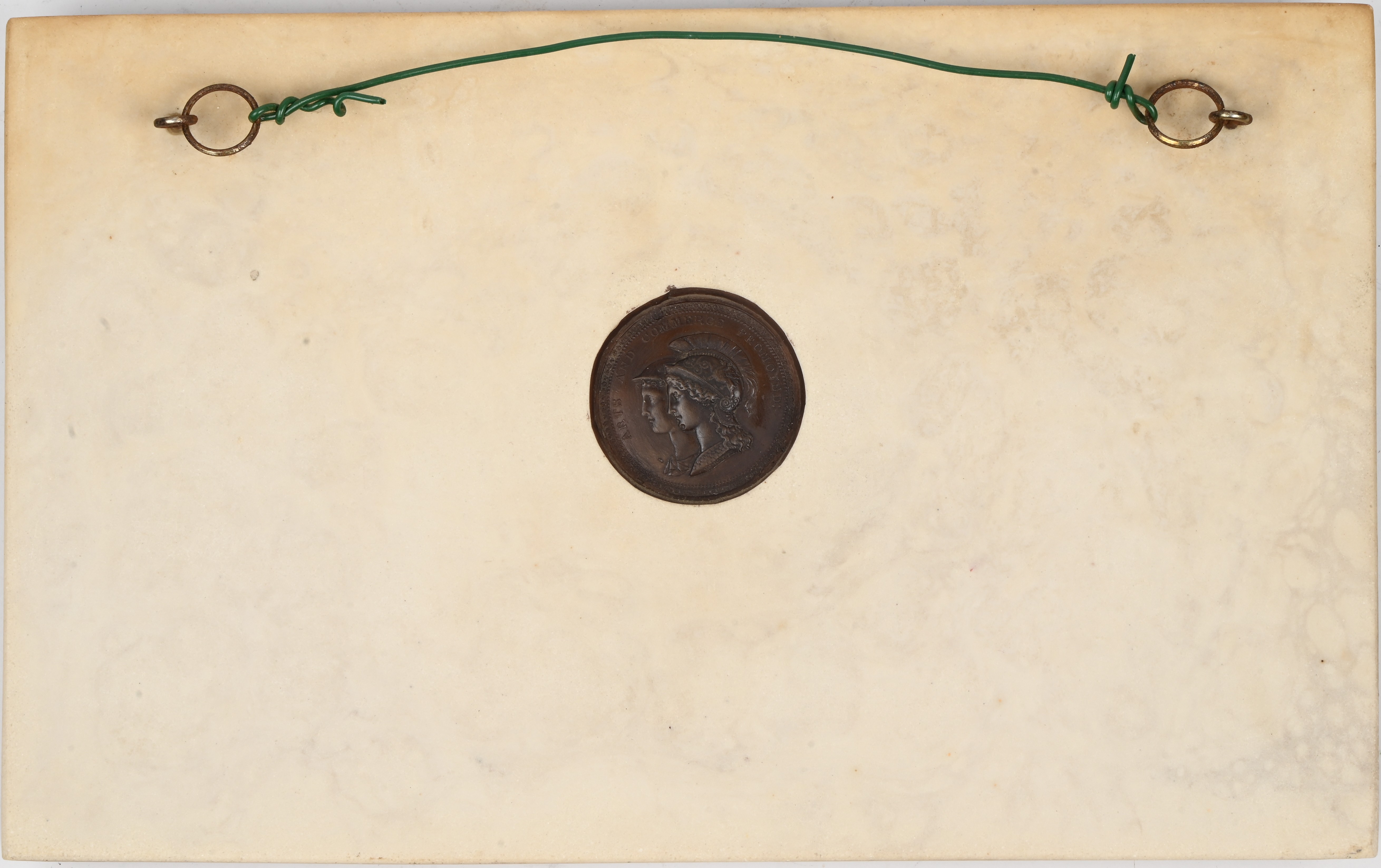 Plaquette van marmercomposiet naar een origineel uit de XIXde eeuw. Allegorie op de lente Plaquette van marmercomposiet naar een origineel uit de XIXde eeuw. Allegorie op de lente.