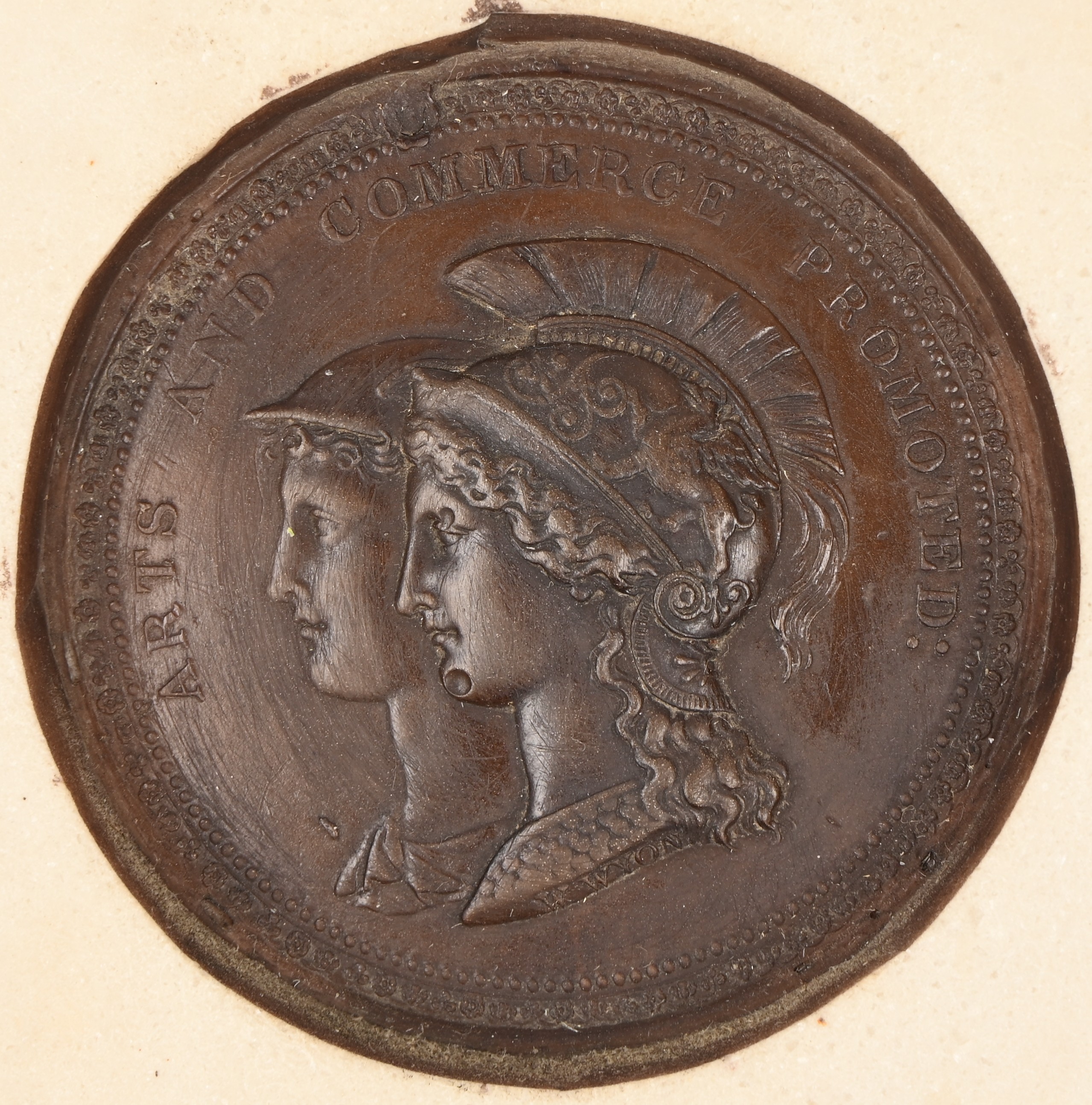 Plaquette van marmercomposiet naar een origineel uit de XIXde eeuw. Allegorie op de lente Plaquette van marmercomposiet naar een origineel uit de XIXde eeuw. Allegorie op de lente.