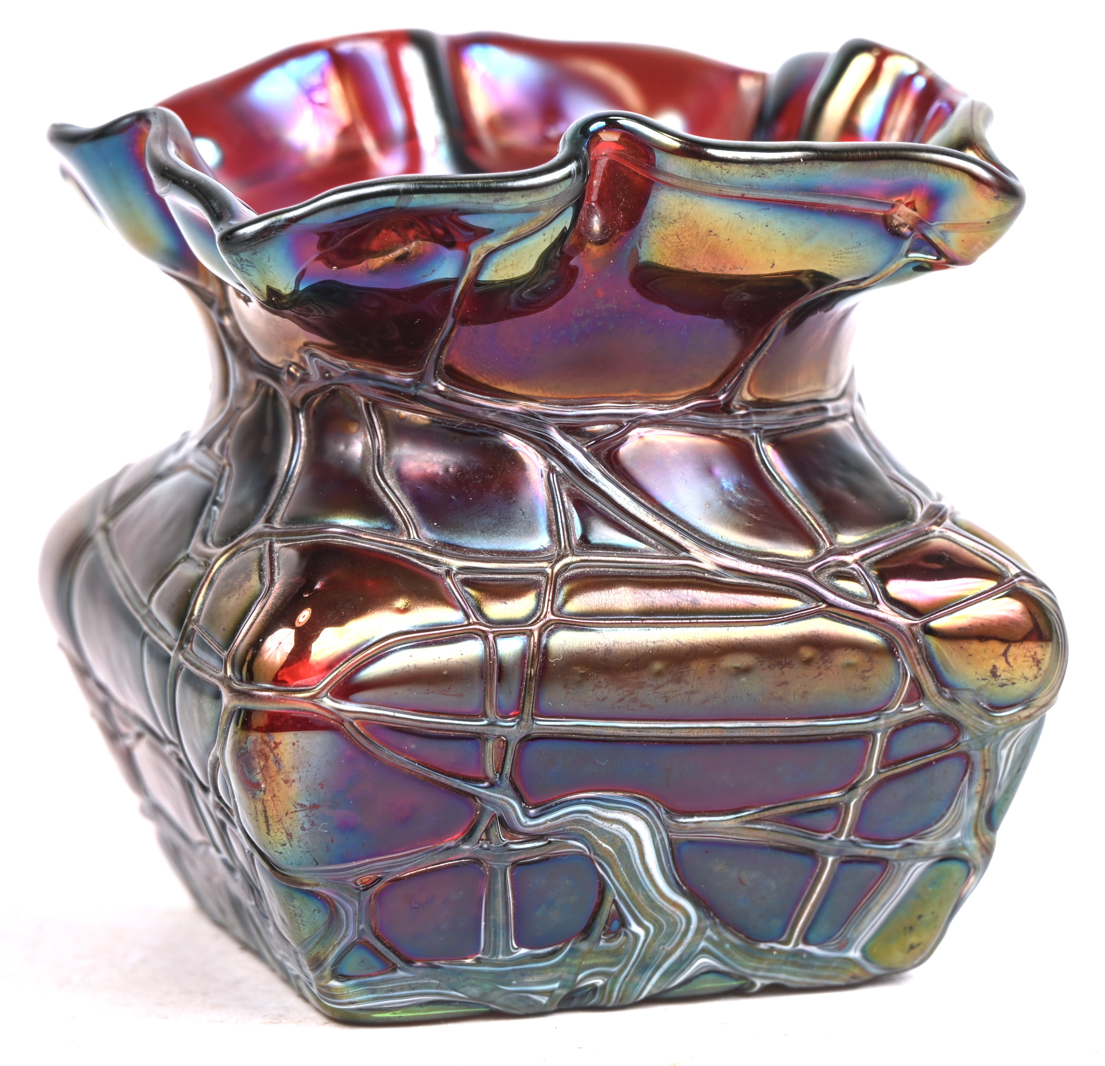 Een glazen vaasje in de stijl van Loetz Een glazen vaasje in de stijl van Loetz.