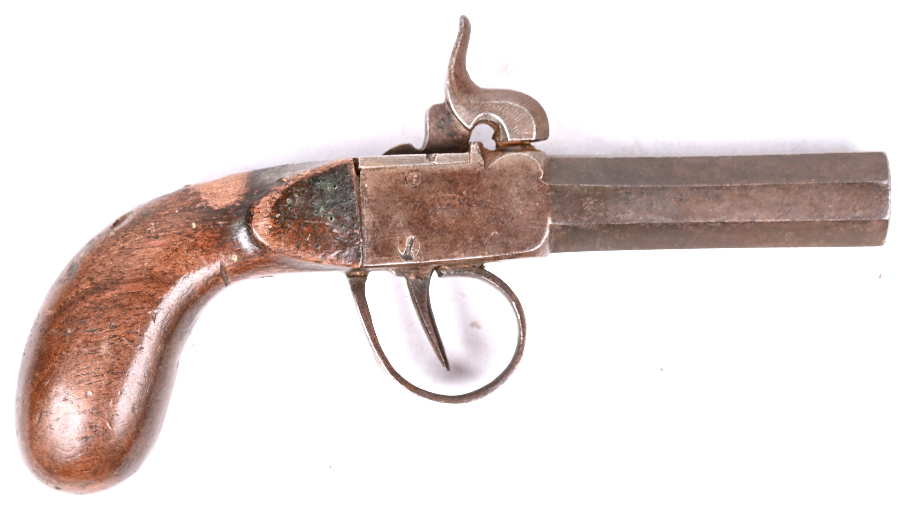 Een antiek percussiepistool. Niet gemerkt, heeft een octagonale loop met binnendiameter van 11 mm Een antiek percussiepistool. Niet gemerkt, heeft een octagonale loop met binnendiameter van 11 mm.