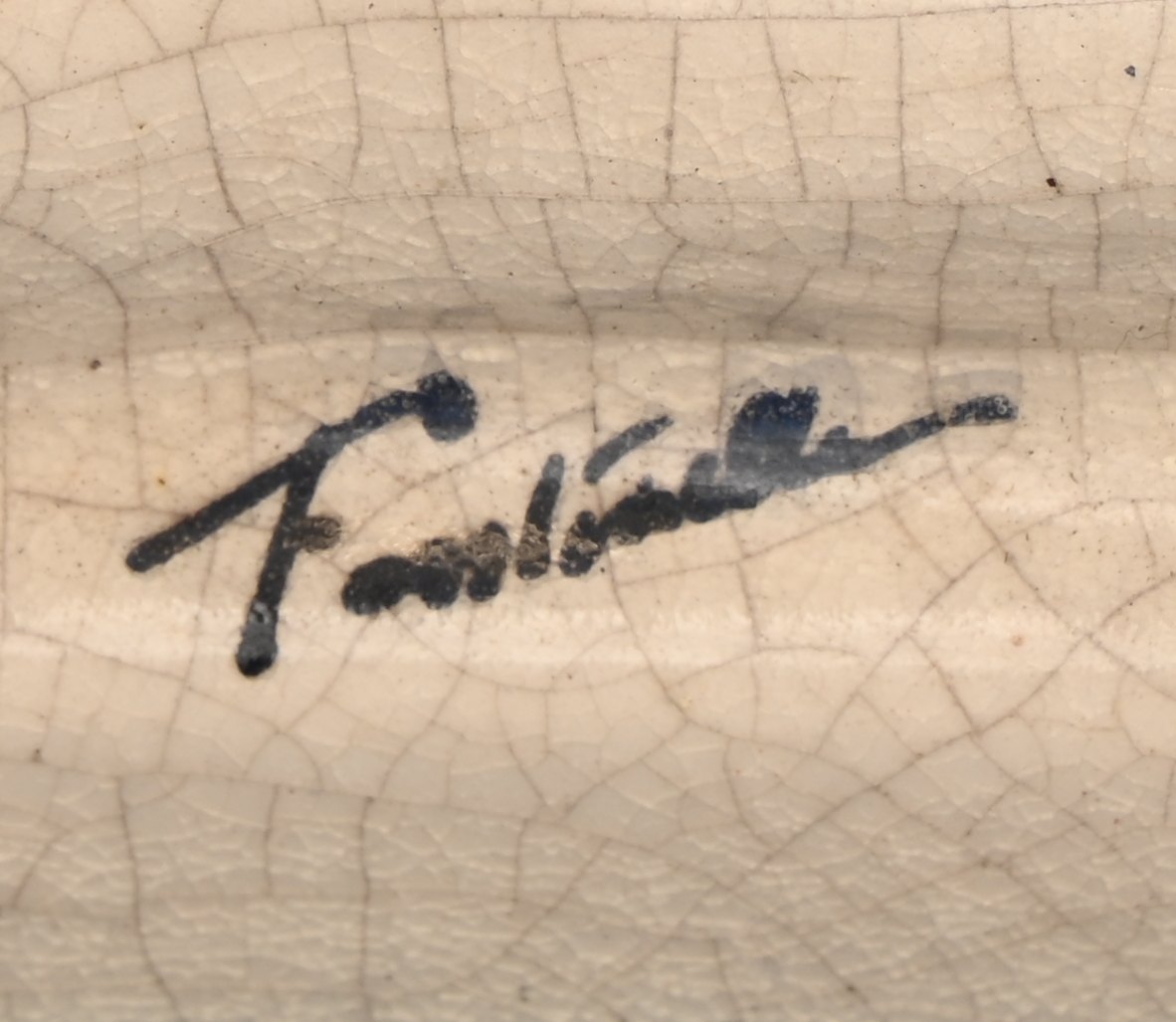 Een herdershond, geglazuurd craquelé aardewerk. Art-deco, gemerkt Fontinelle. Nr. 59 Een herdershond, geglazuurd craquelé aardewerk. Art-deco, gemerkt Fontinelle. Nr. 59.