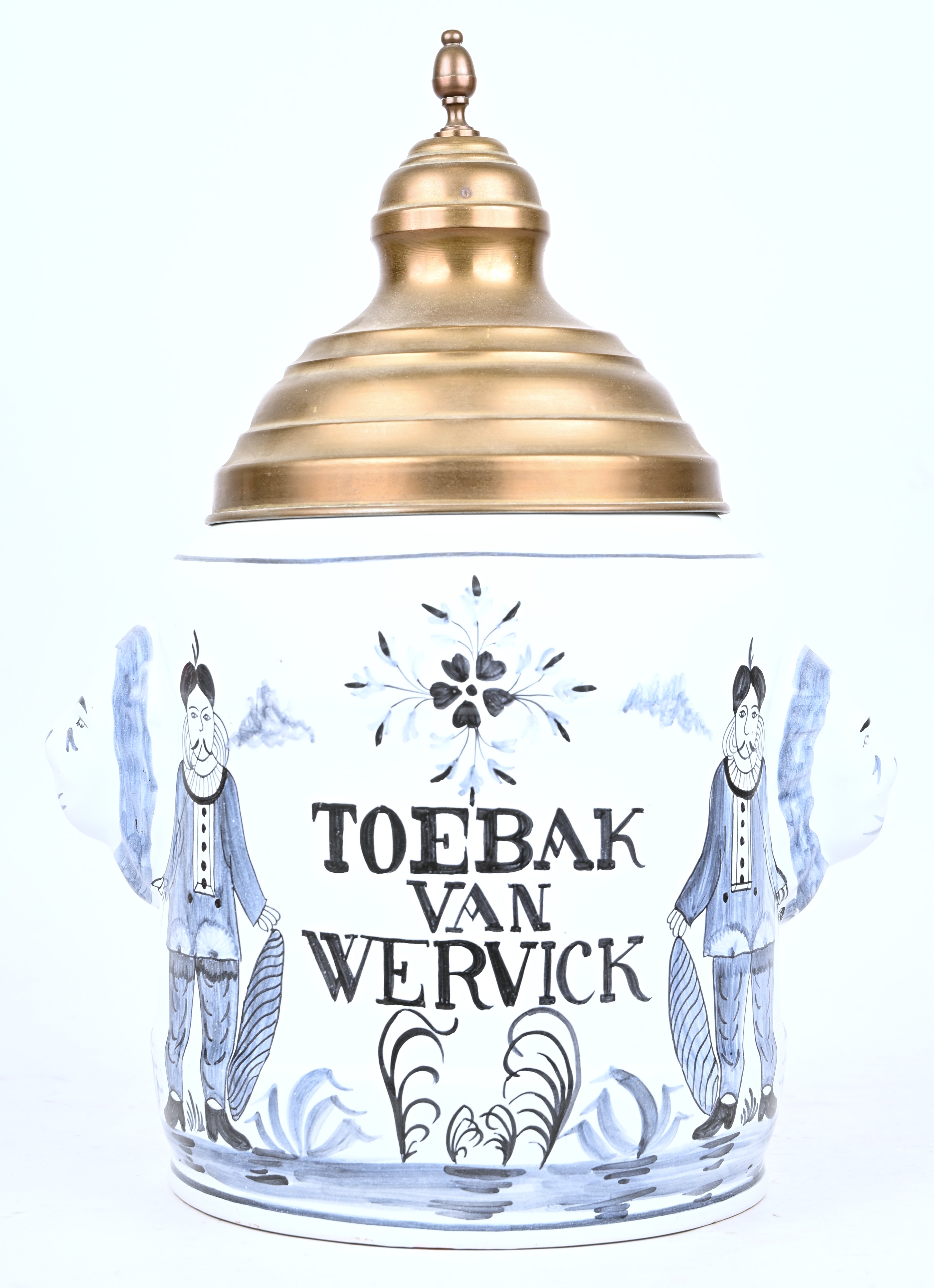 “Toebak van Wervick”, een grote tabakspot naar antiek voorbeeld “Toebak van Wervick”, een grote tabakspot naar antiek voorbeeld.