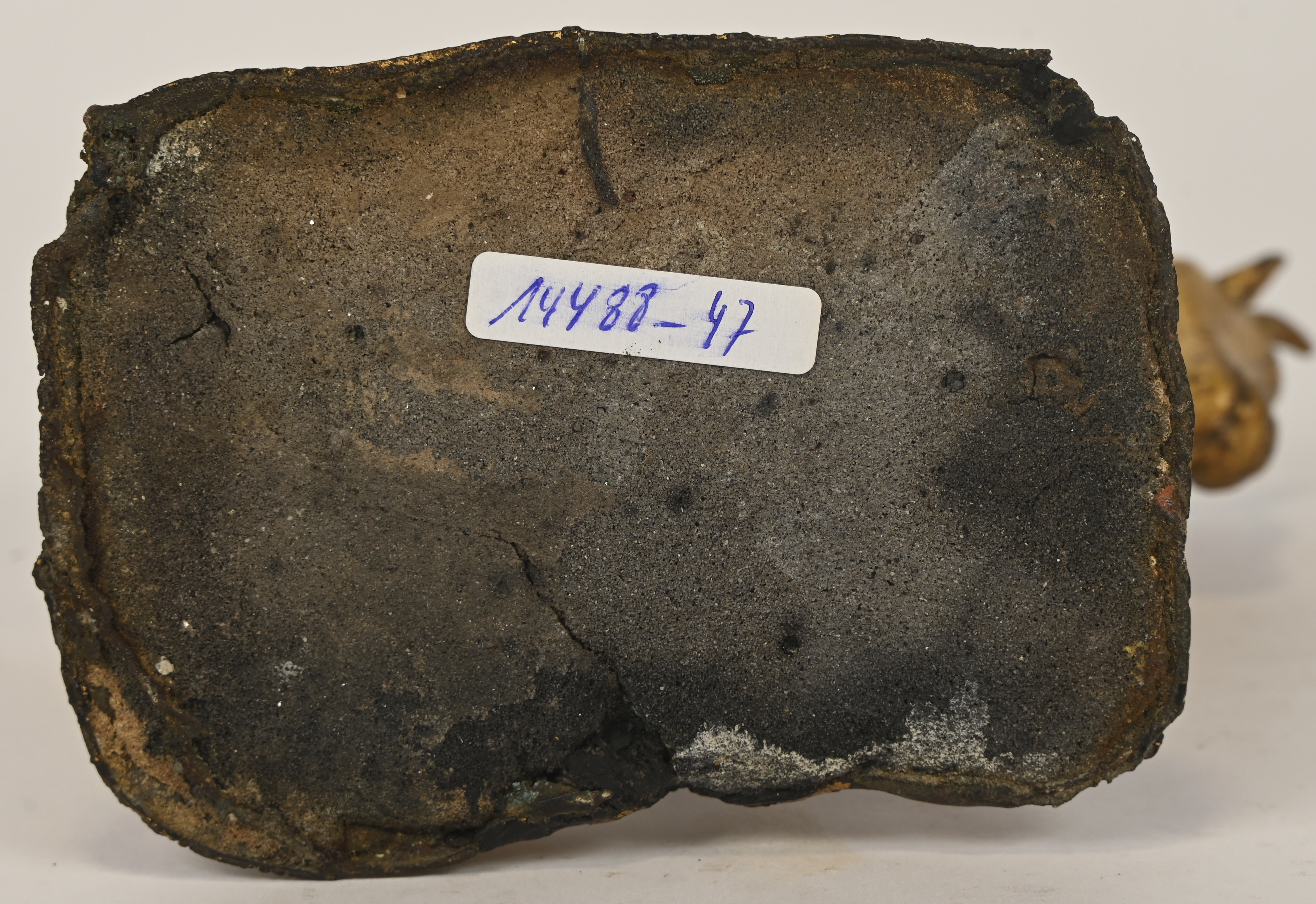 Een verguld beeldje van een stier. Thais werk Een verguld beeldje van een stier. Thais werk. KS