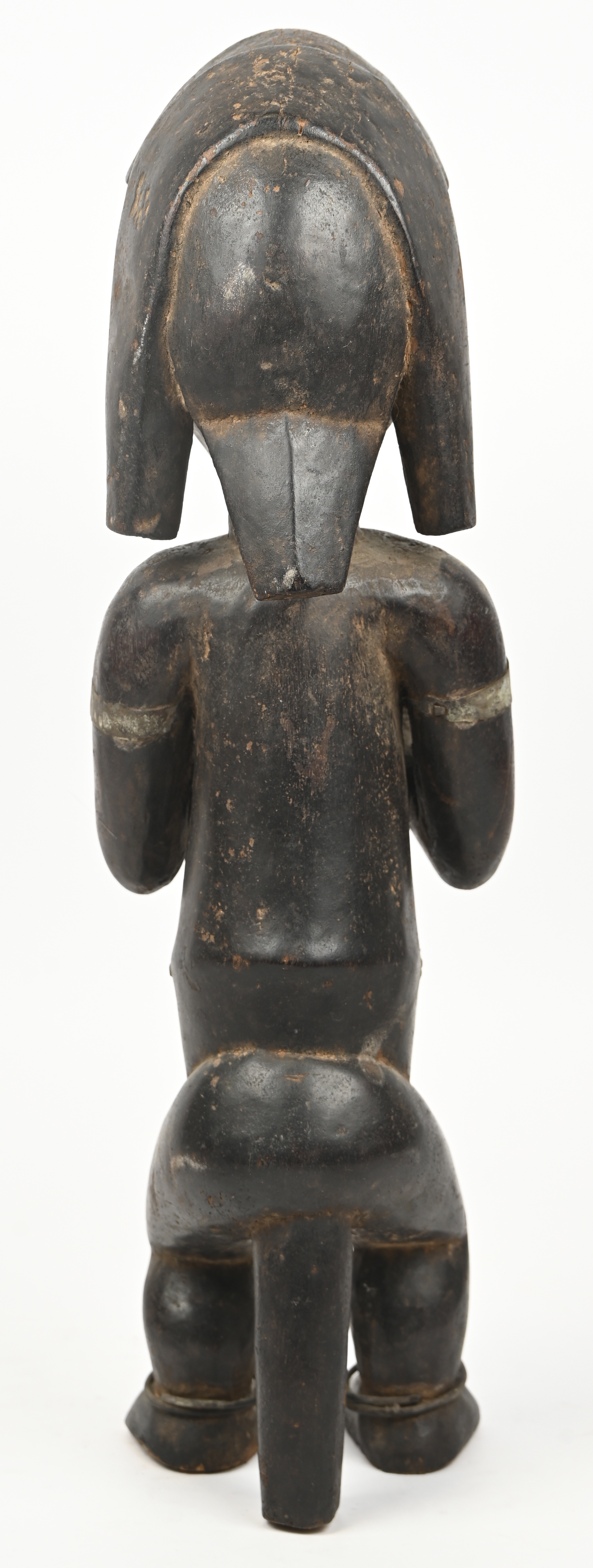 Een houten beeld van een lacterende voorouder. Hemba, Kongo Een houten beeld van een lacterende voorouder. Hemba, Kongo.