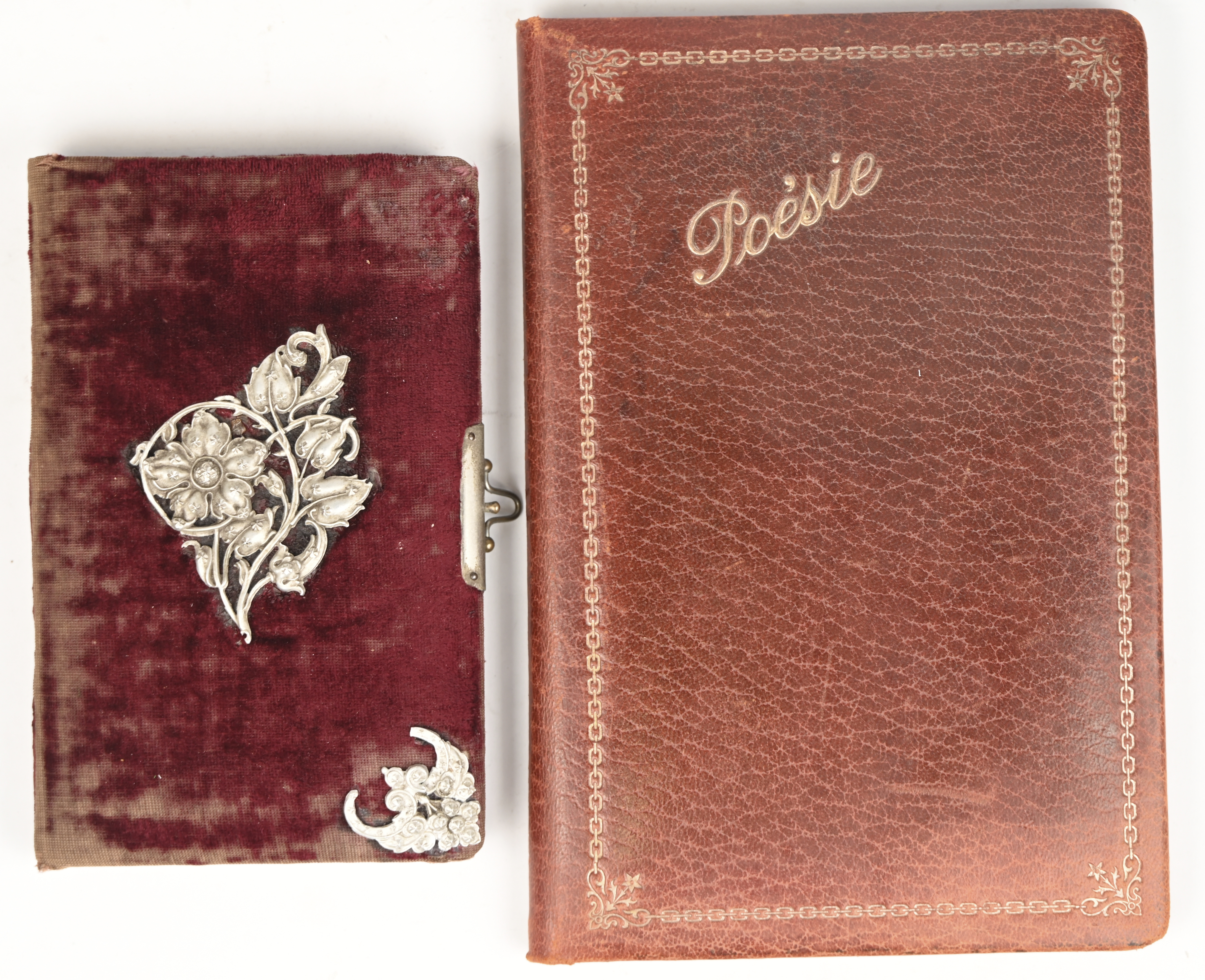 Twee oude poëzie albums. Eén met tekst gedateerd 1894 tot 1914, met schade aan de binding. Eén met enkele tekeningen, gedateerd 1926 tot 1939 Twee oude poëzie albums. Eén met tekst gedateerd 1894 tot 1914, met schade aan de binding. Eén met enkele tekeningen, gedateerd 1926 tot 1939.