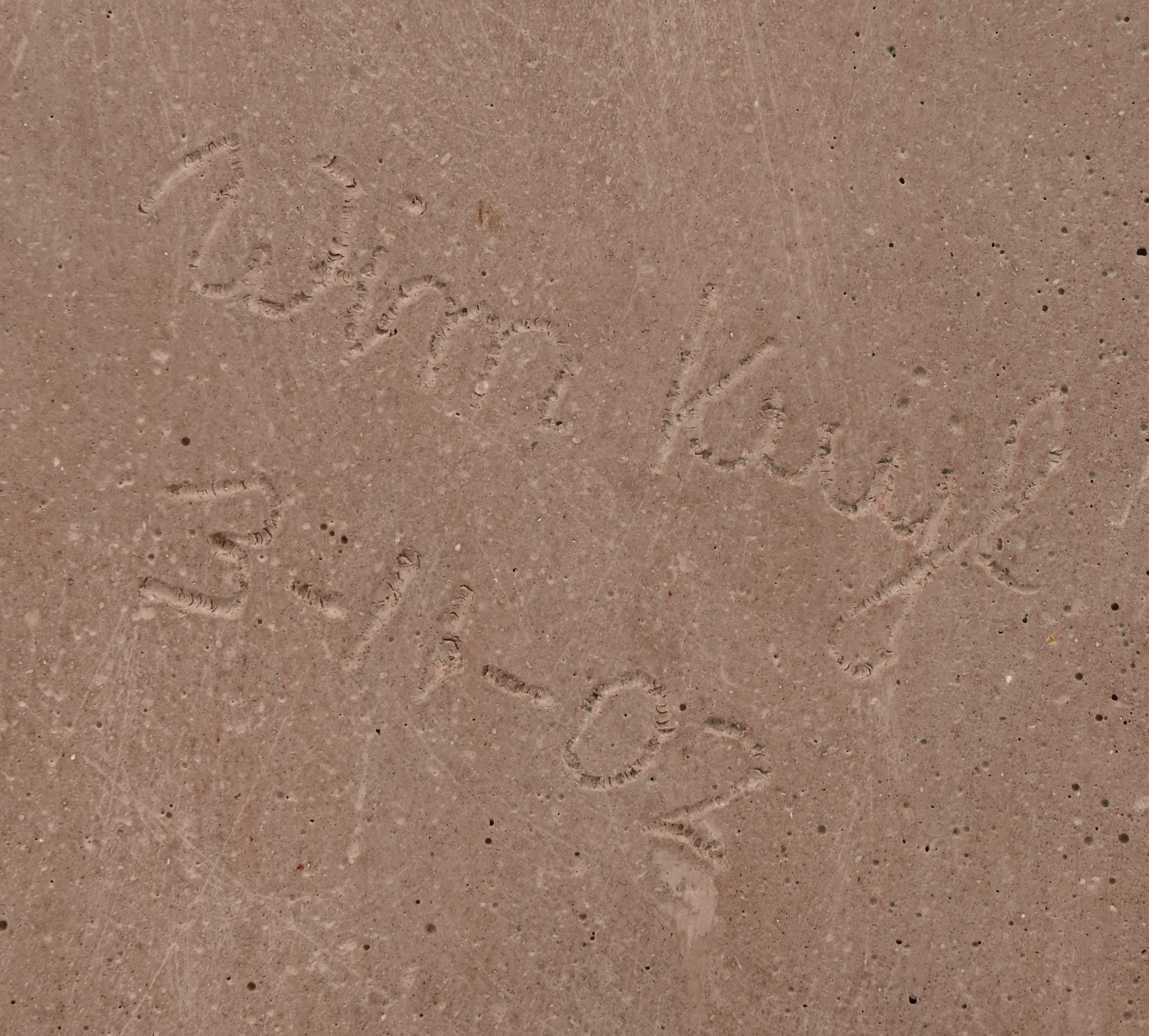 “Nefertiti”. Een hoofd van gegoten composiet. Gesigneerd en gedateerd 3-11-2002 “Nefertiti”. Een hoofd van gegoten composiet. Gesigneerd en gedateerd 3-11-2002.