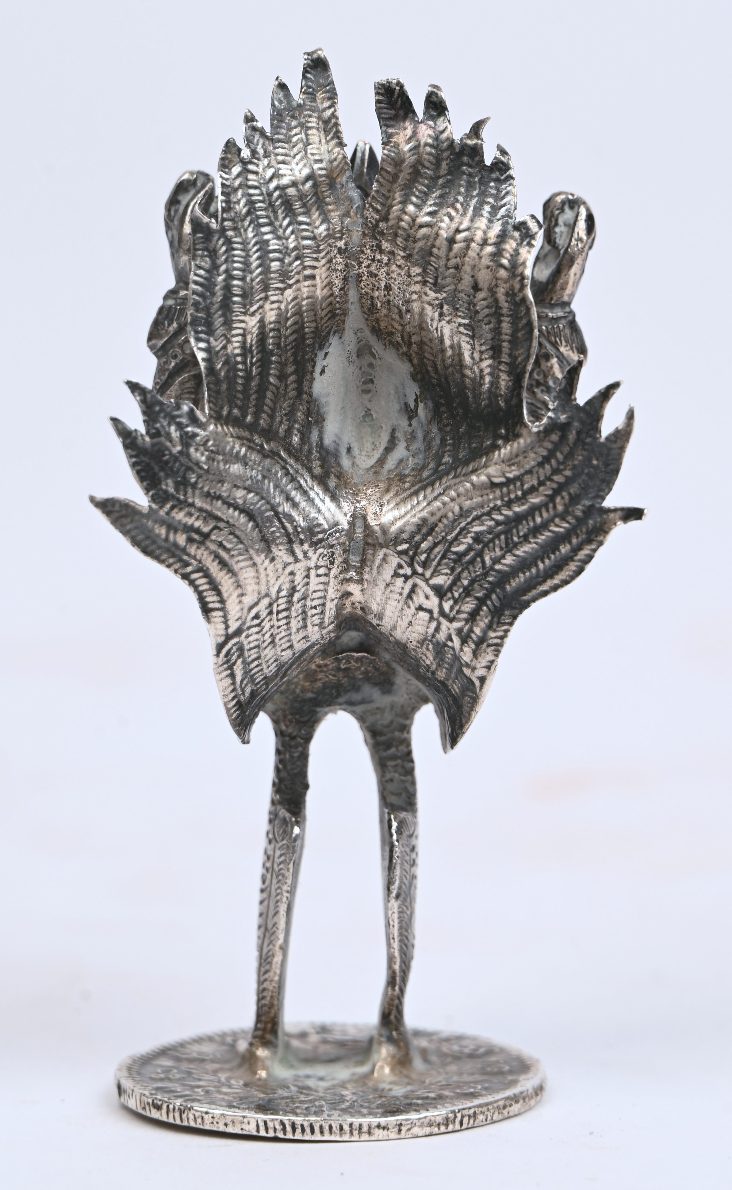 Een zilveren beeldje van Garuda, de vogelgod. Indisch werk. 55 g. AR54 Een zilveren beeldje van Garuda, de vogelgod. Indisch werk. 55 g. AR54.