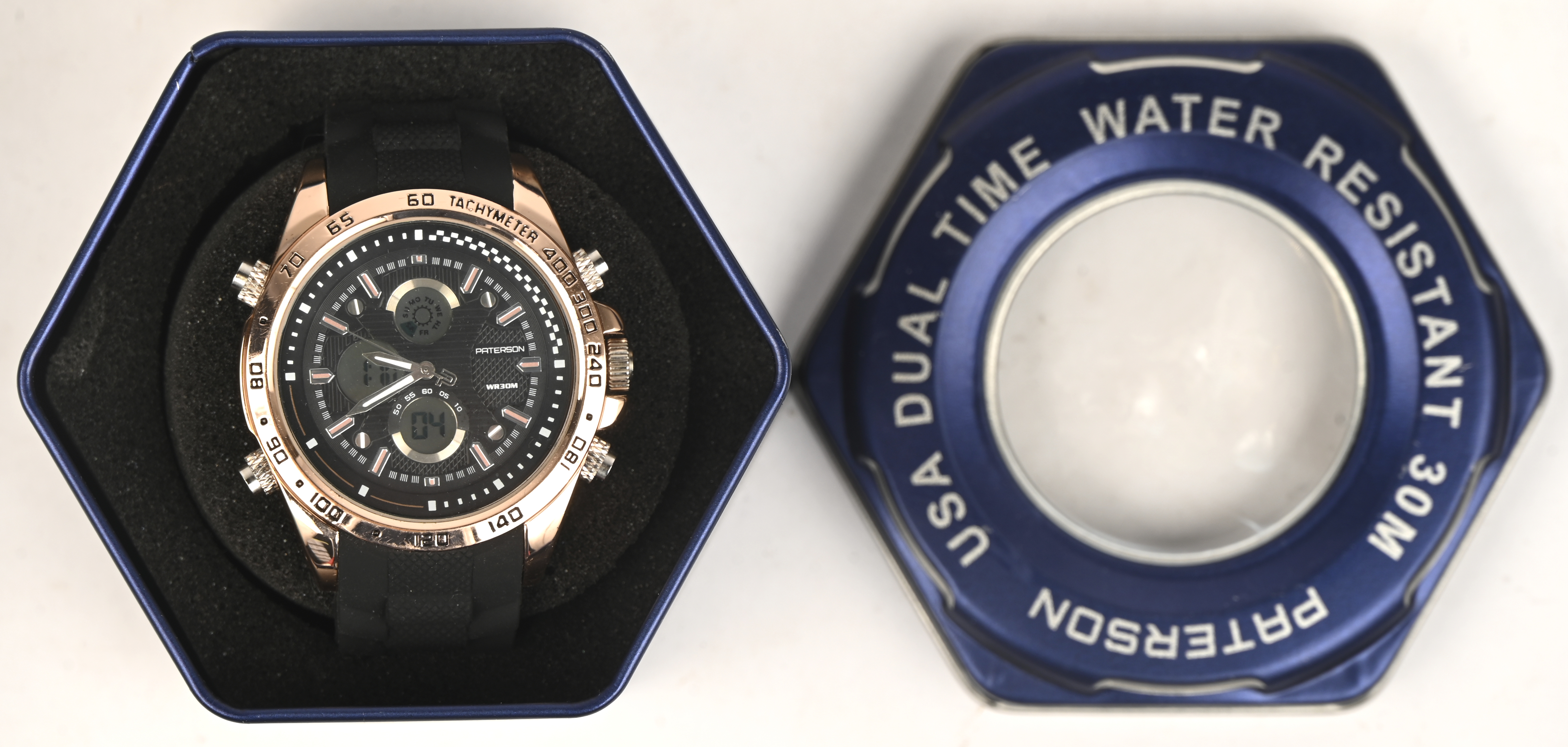 Een roestrvri stalen herenhorloge, gemerkt Paterson USA. In originele doos Een roestrvri stalen herenhorloge, gemerkt Paterson USA. In originele doos.