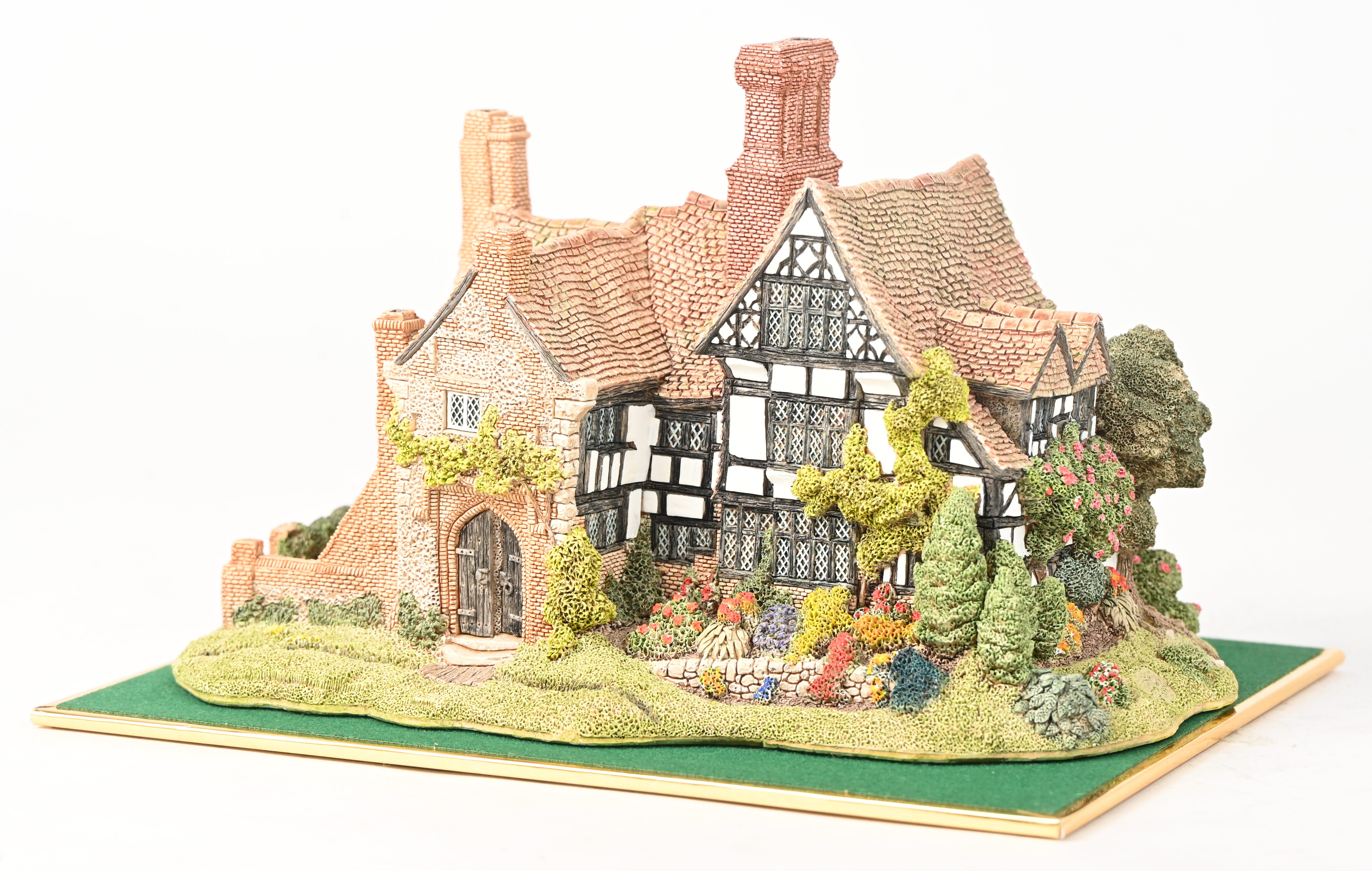 ‘Anne of Cleves’, een ‘Lilliput Lane’ huisje. In OVP, met attest ‘Anne of Cleves’, een ‘Lilliput Lane’ huisje. In OVP, met attest.